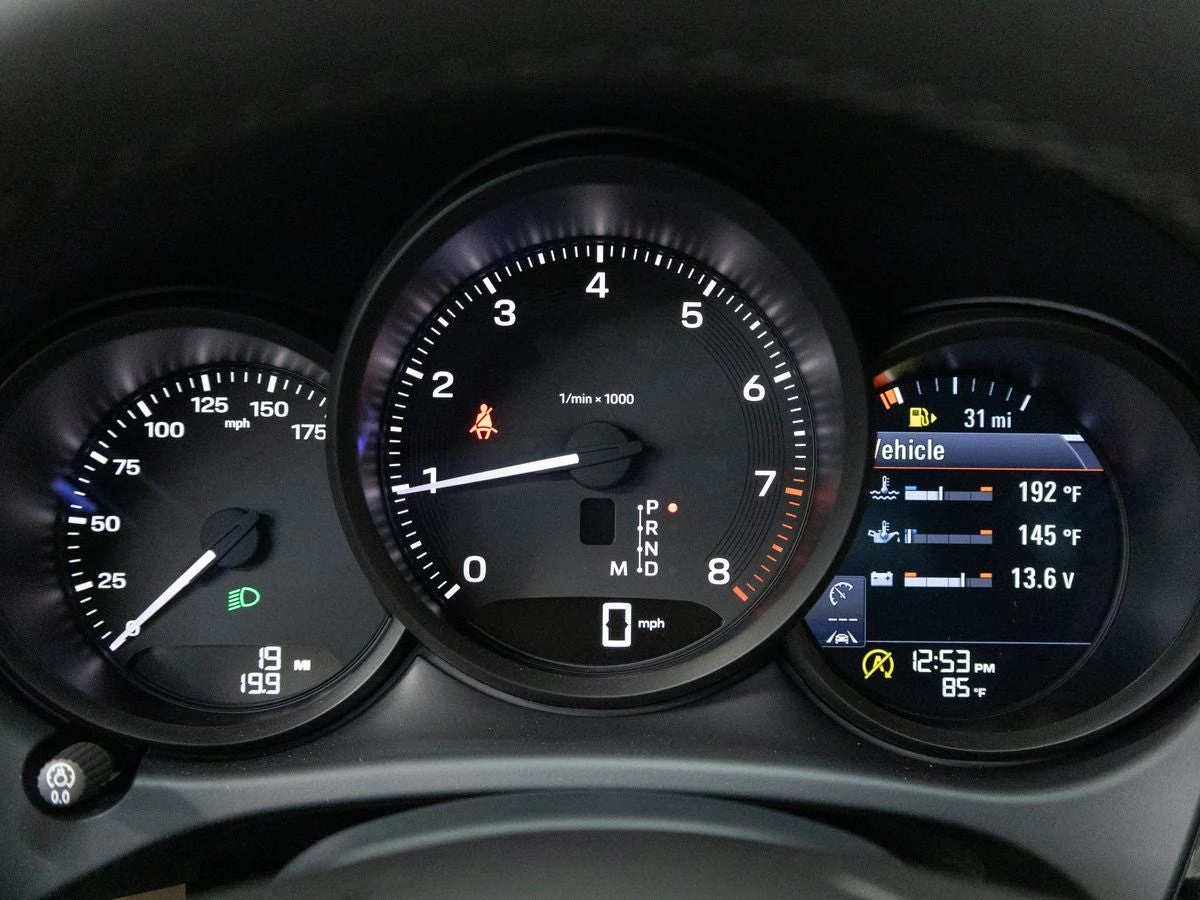 2026 Porsche Macan (95B), 19/20