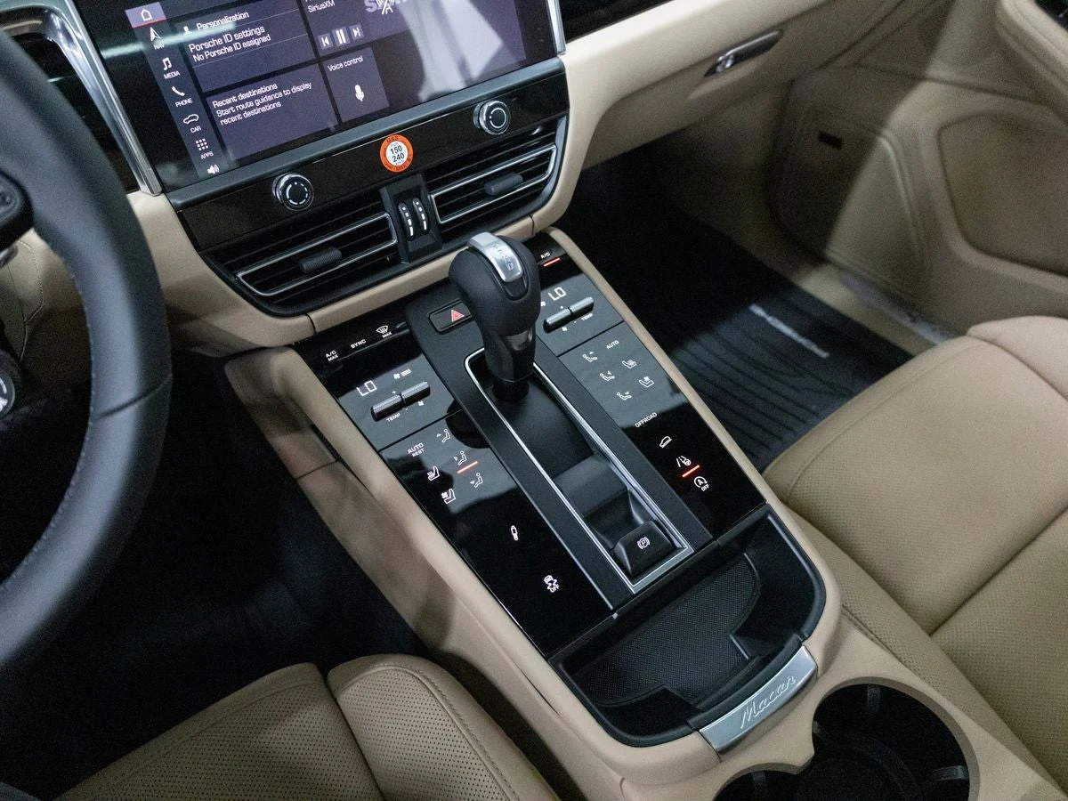 2026 Porsche Macan S (95B), 18/20