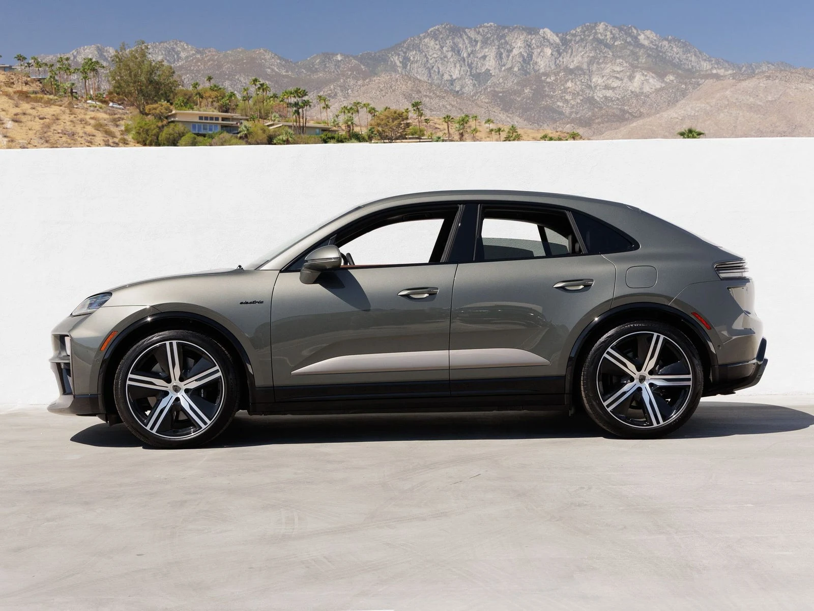 2026 Porsche Macan Turbo Electric (XAB), 2/20