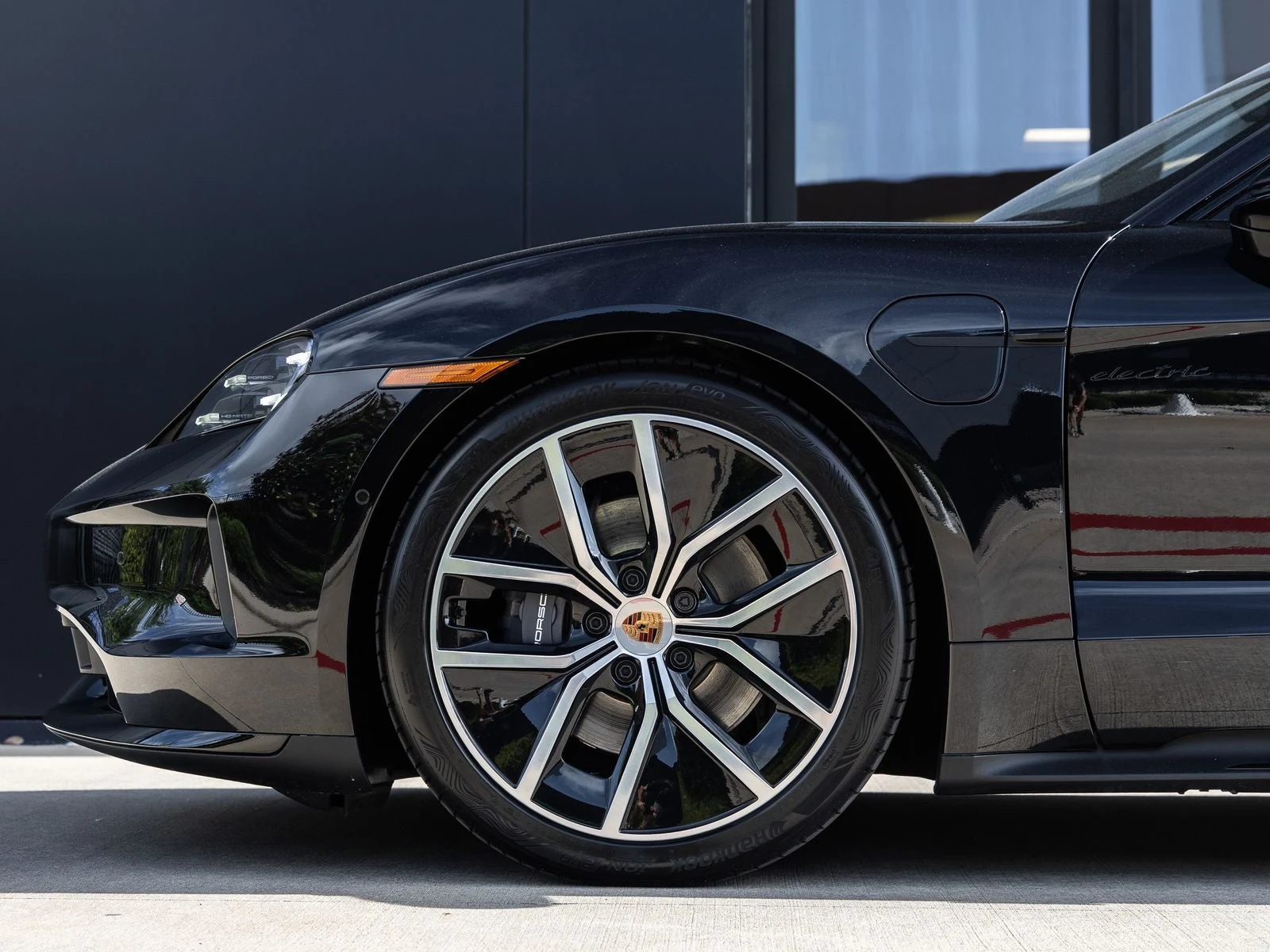 2026 Porsche Taycan 4 Black Edition (2025 Update), 13/20