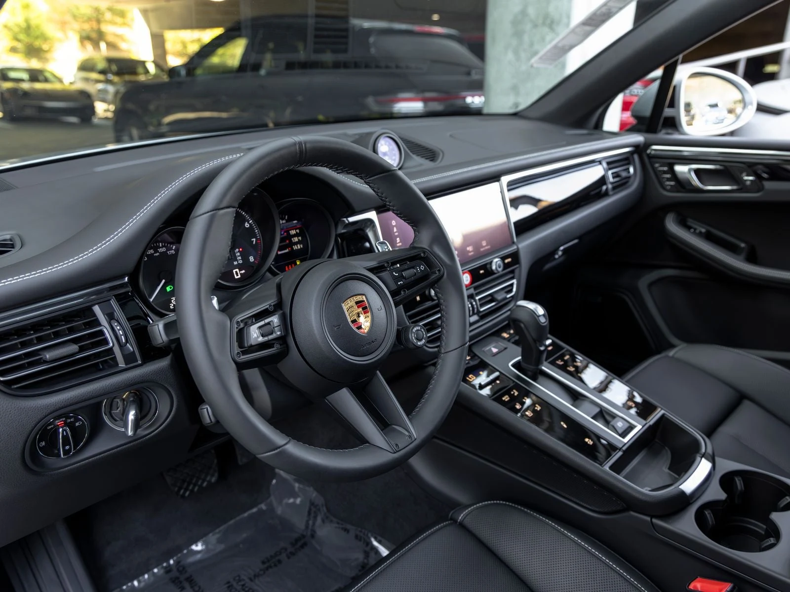 2026 Porsche Macan T (95B), 4/20
