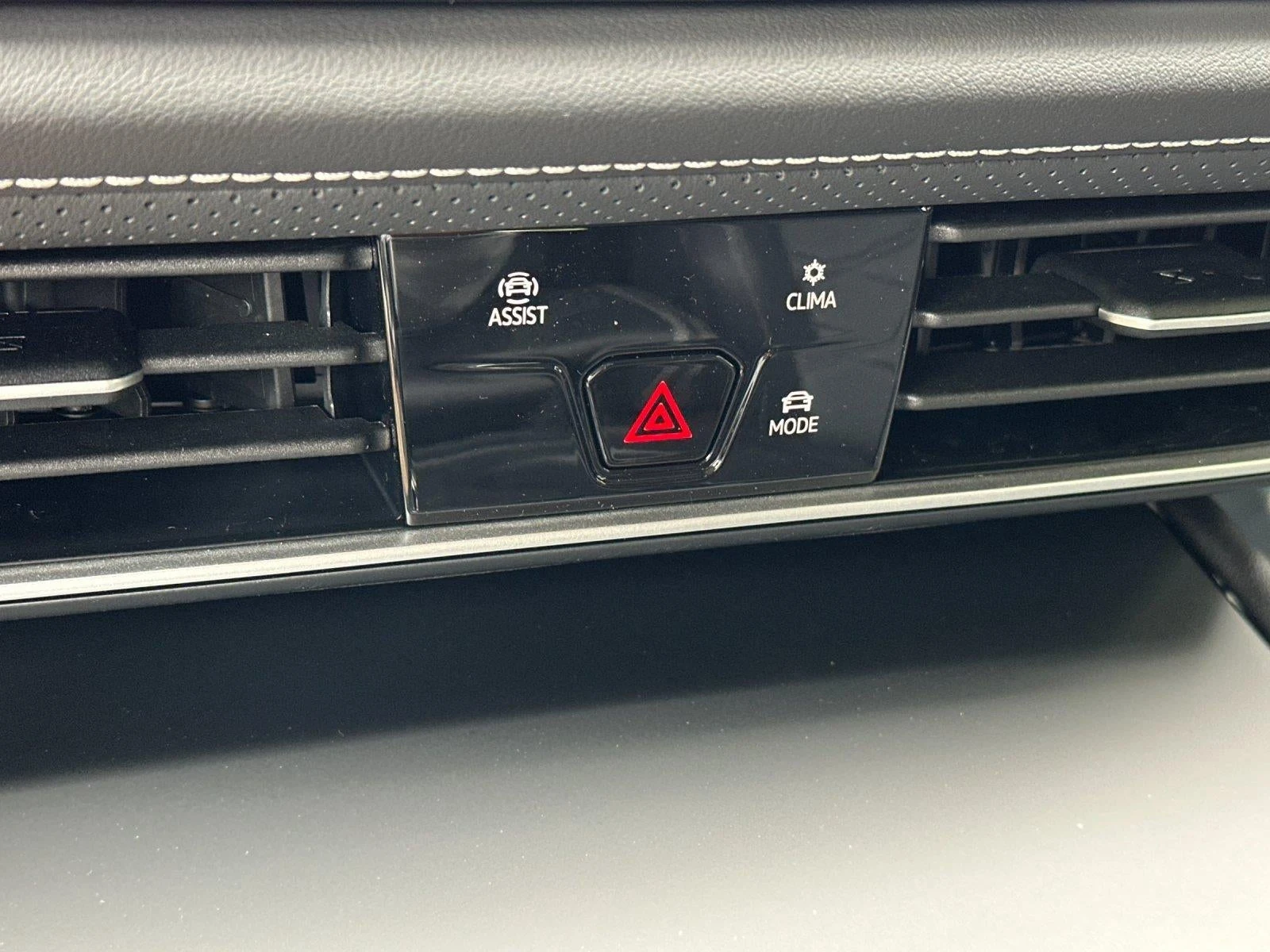2026 Volkswagen Atlas 2.0T SE (2024 Update), 20/20