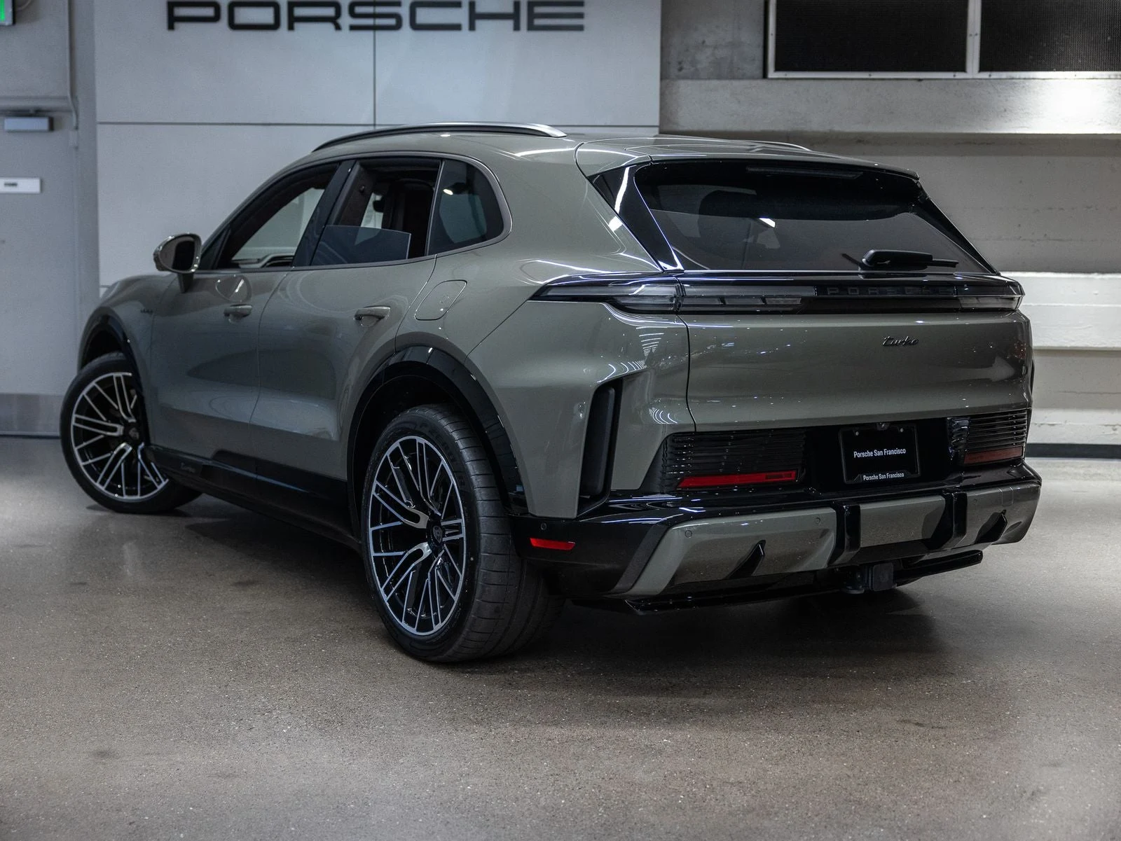 2026 Porsche Cayenne Turbo Electric (E4), 3/20