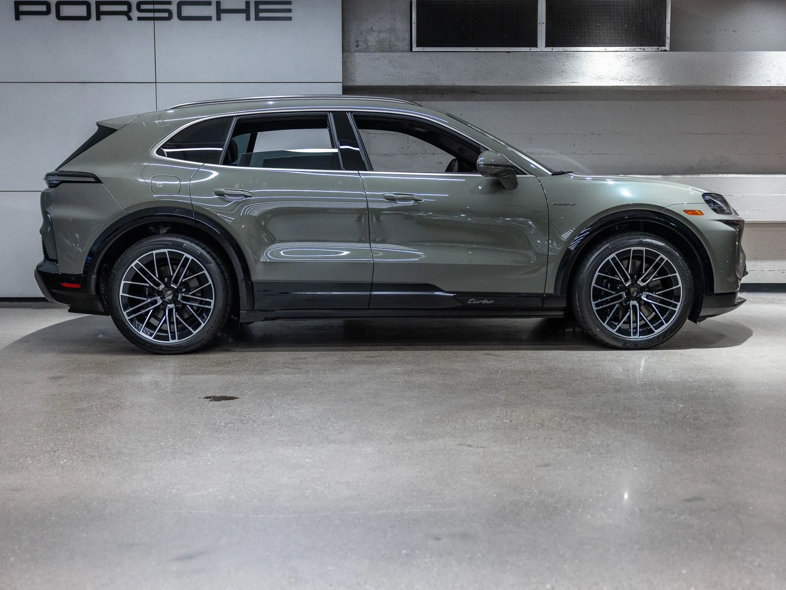 2026 Porsche Cayenne Turbo Electric (E4), 9/20