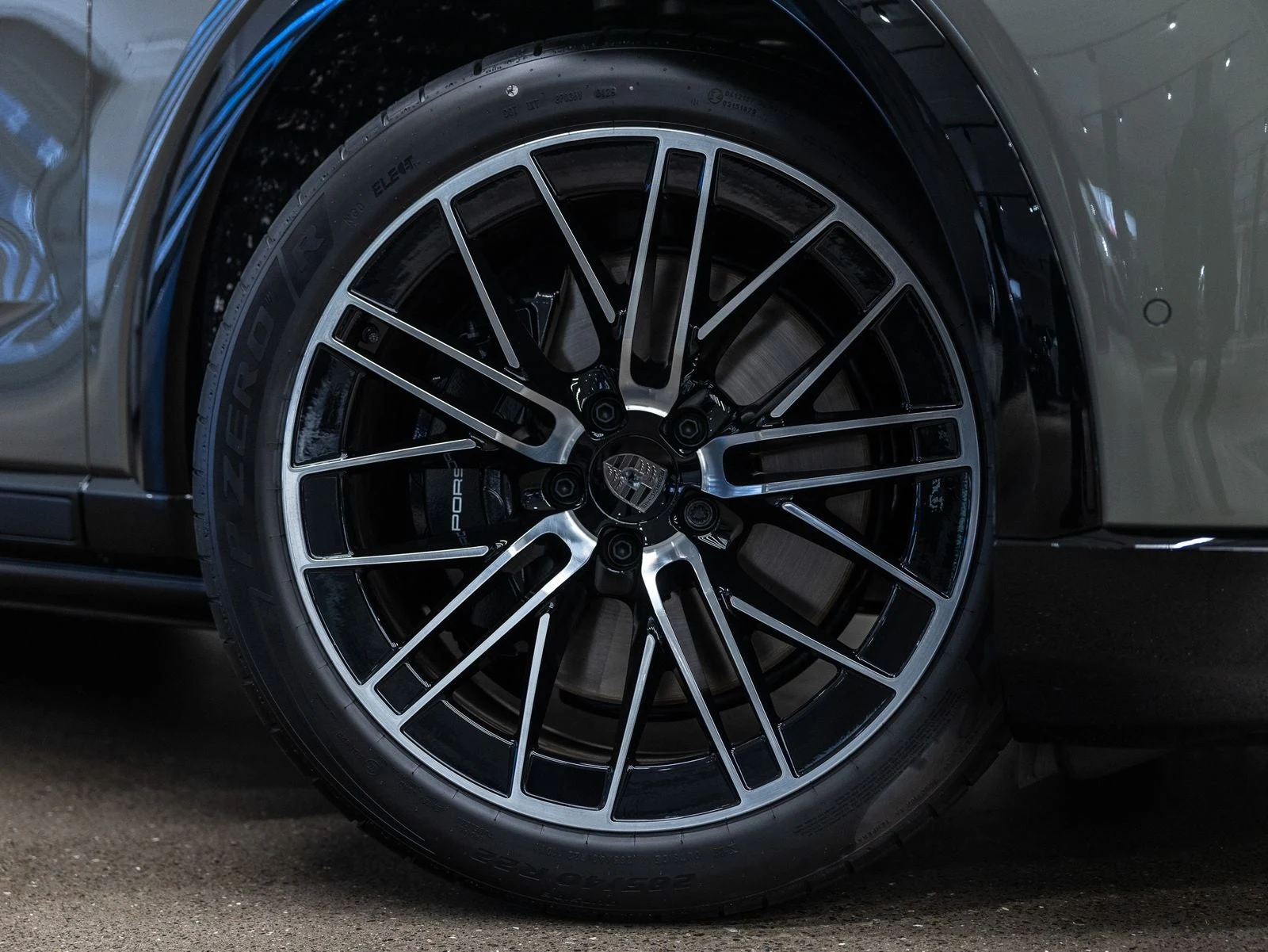 2026 Porsche Cayenne Turbo Electric (E4), 19/20