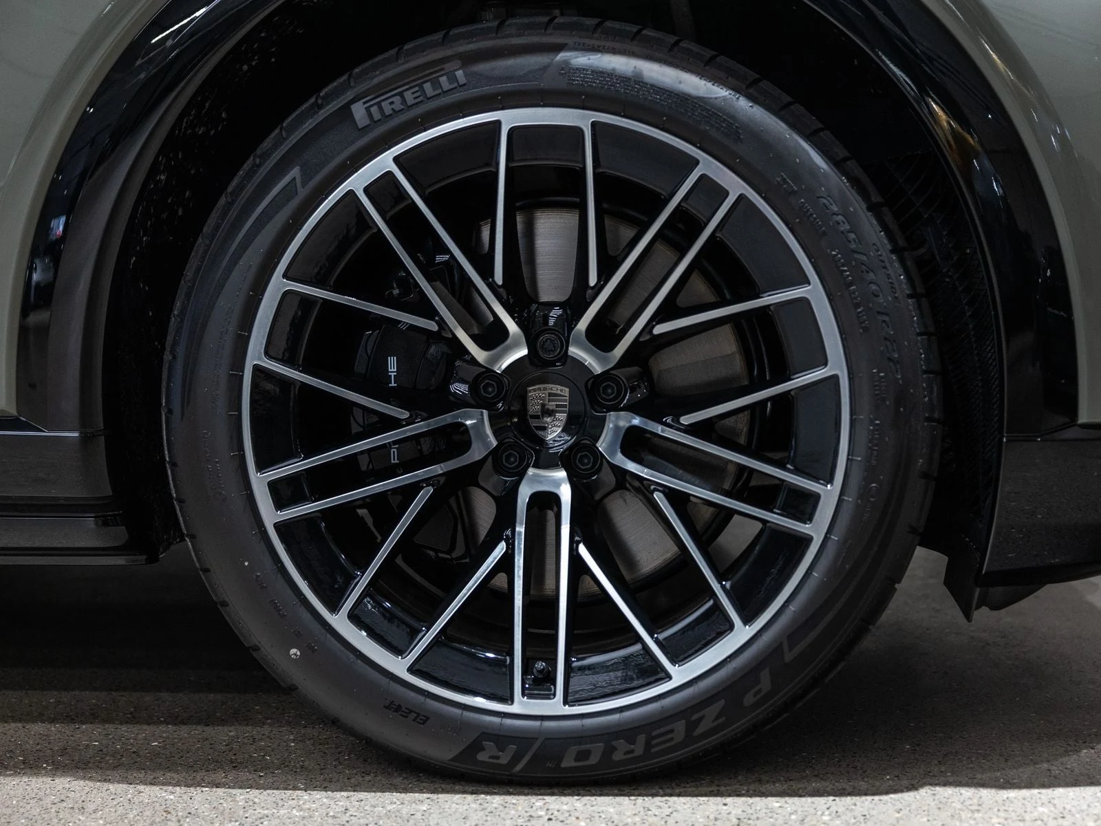 2026 Porsche Cayenne Turbo Electric (E4), 20/20