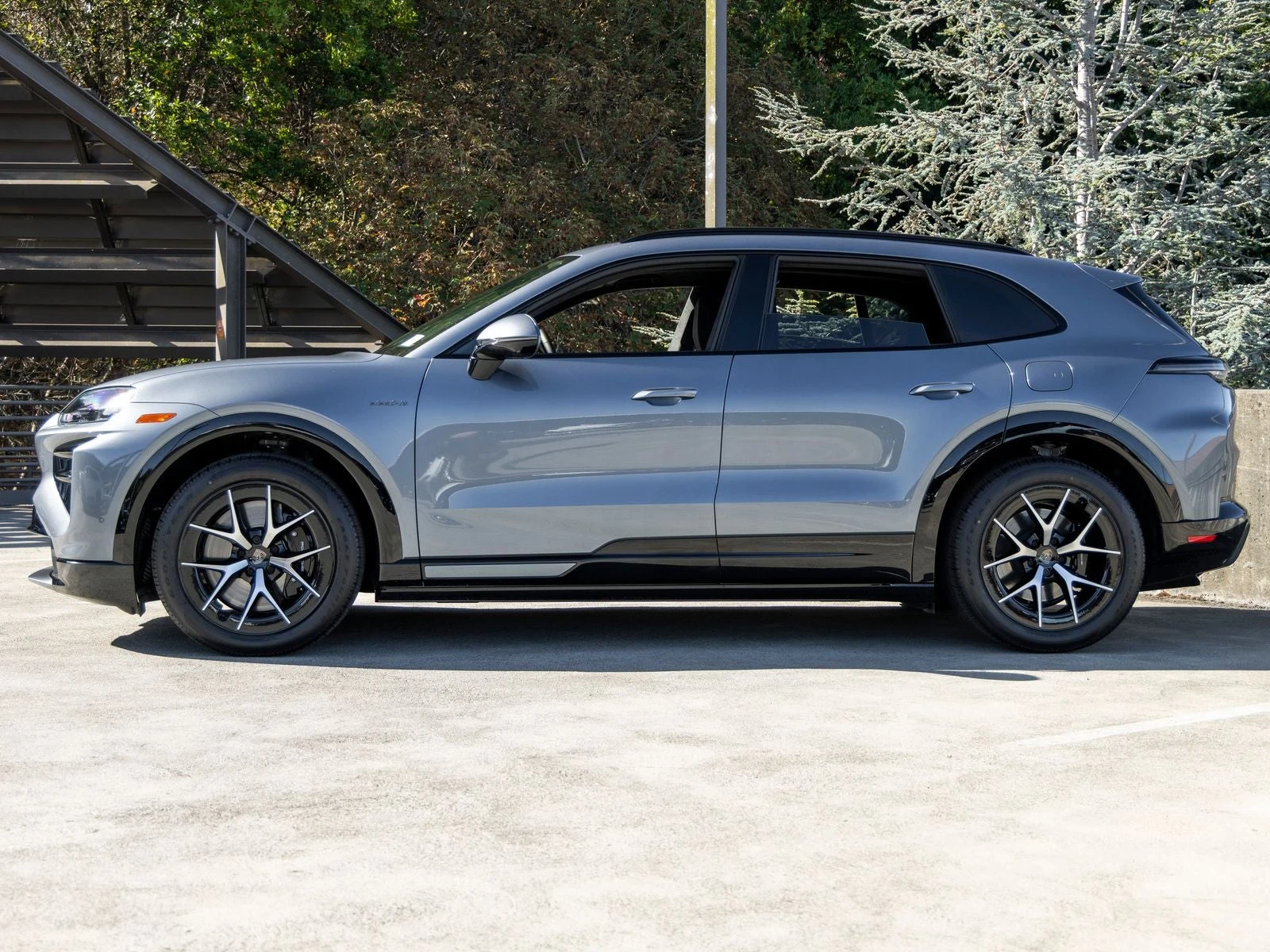 2026 Porsche Cayenne Turbo Electric (E4), 2/20