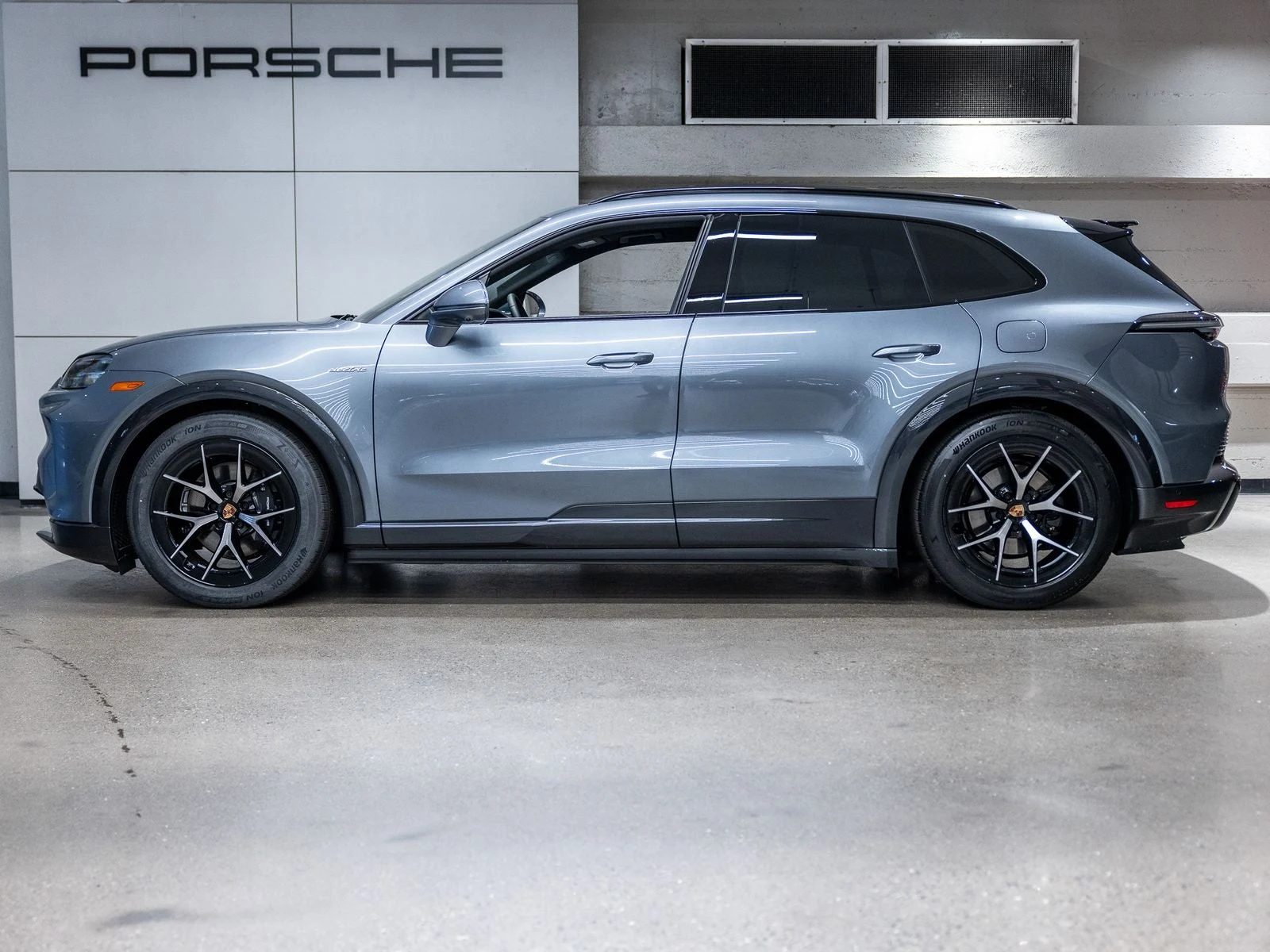 2026 Porsche Cayenne Electric (E4), 2/20