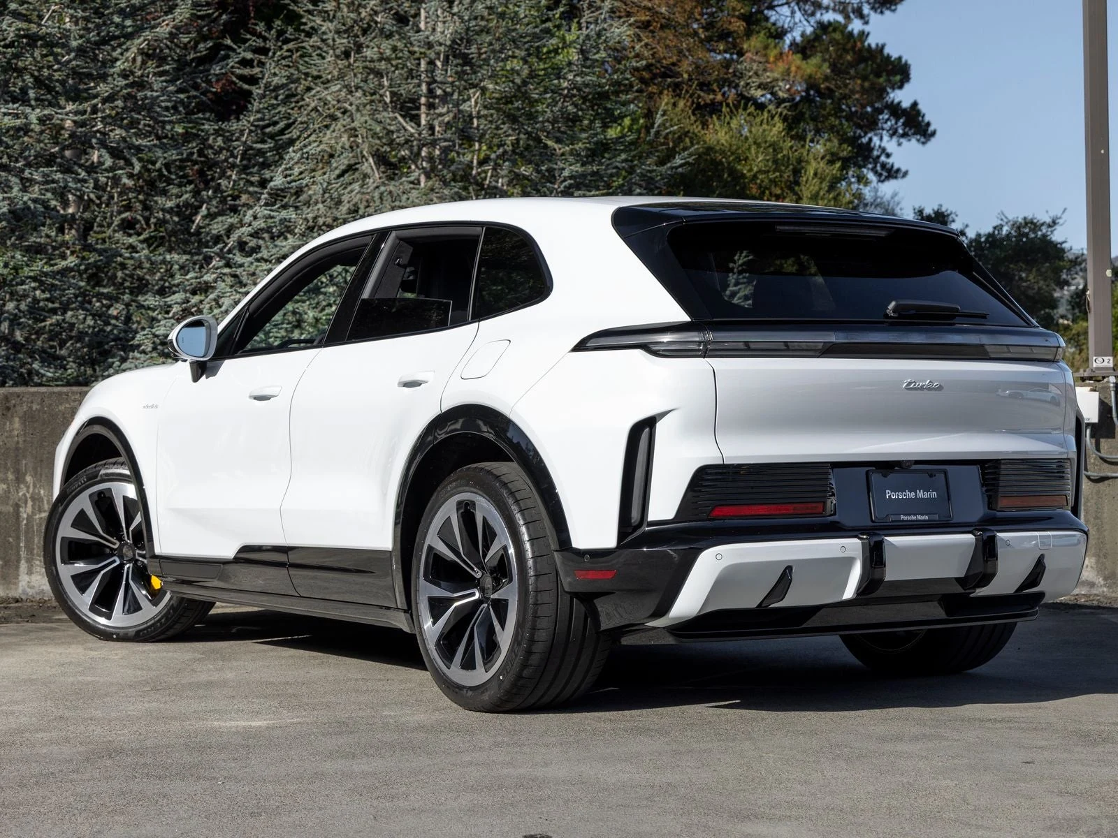 2026 Porsche Cayenne Turbo Electric (E4), 3/20