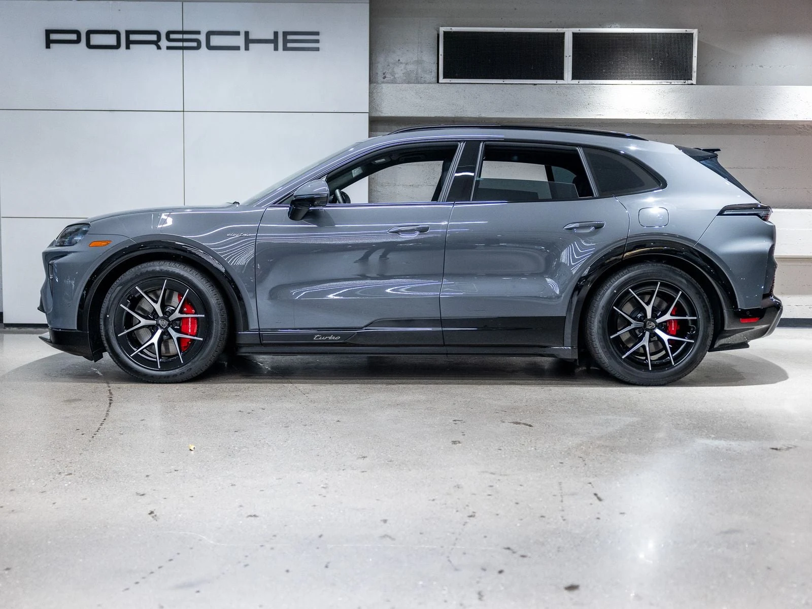 2026 Porsche Cayenne Turbo Electric (E4), 2/20