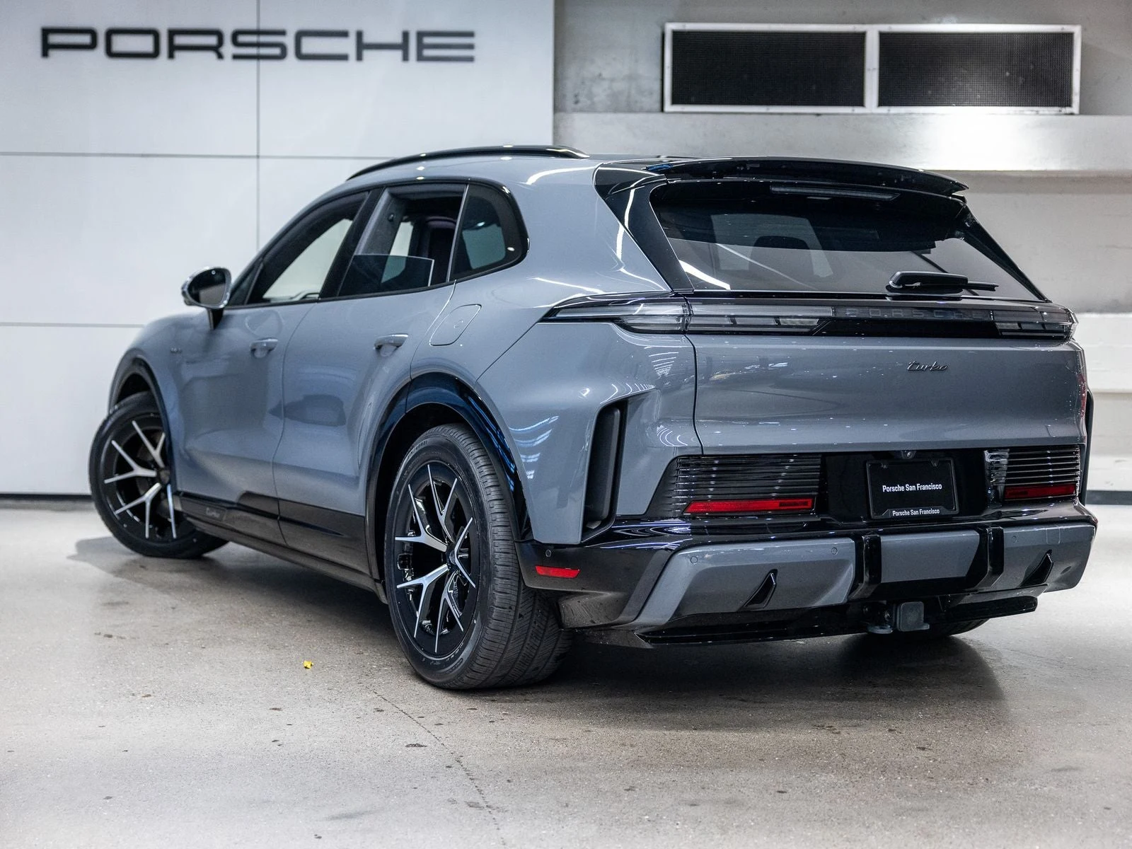 2026 Porsche Cayenne Turbo Electric (E4), 3/20