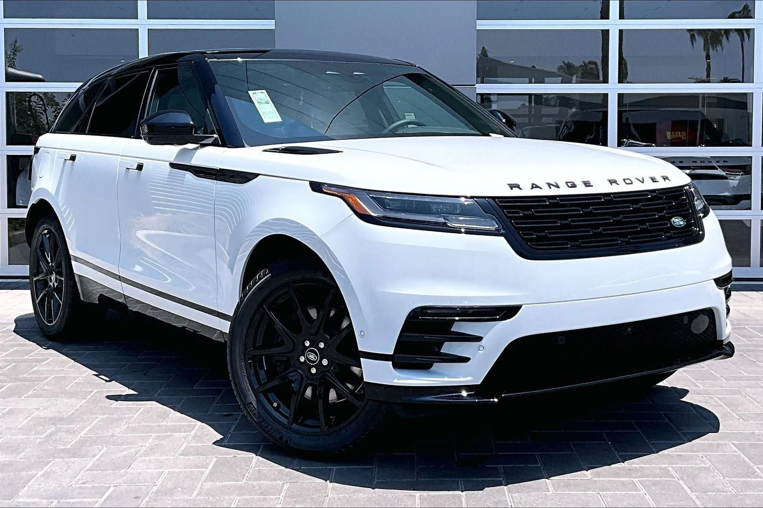 2026 Land Rover Range Rover Velar Dynamic SE (L560), 2/14