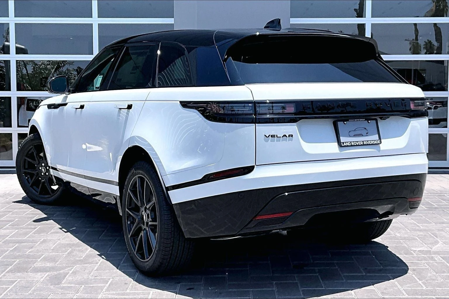 2026 Land Rover Range Rover Velar Dynamic SE (L560), 3/14