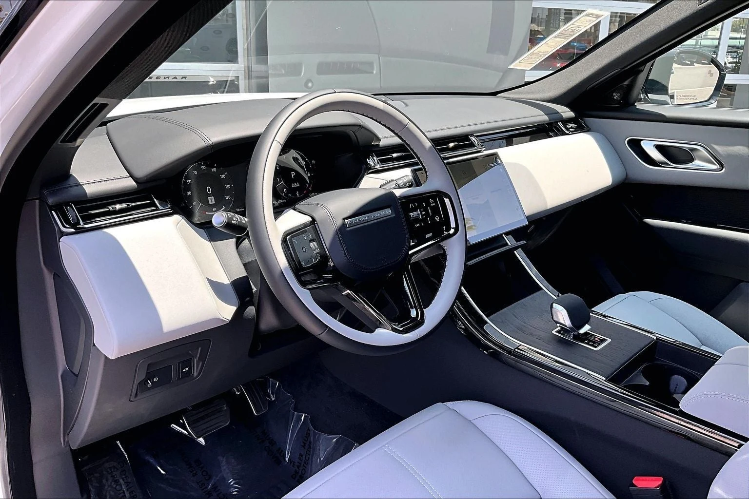 2026 Land Rover Range Rover Velar Dynamic SE (L560), 6/14