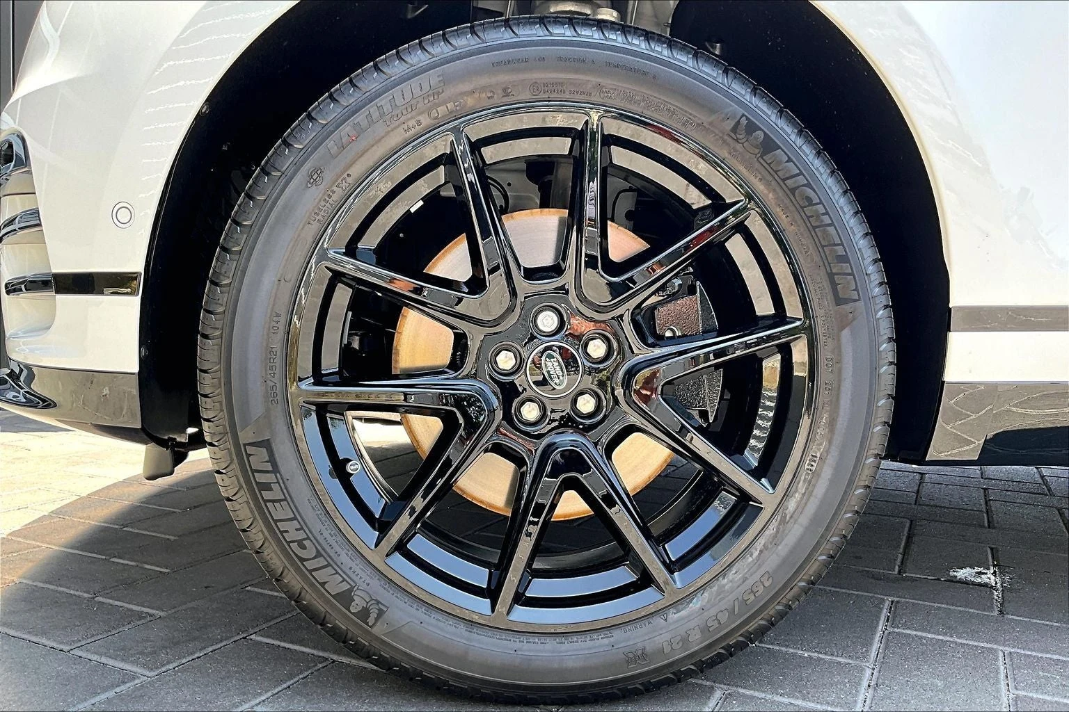 2026 Land Rover Range Rover Velar Dynamic SE (L560), 12/14