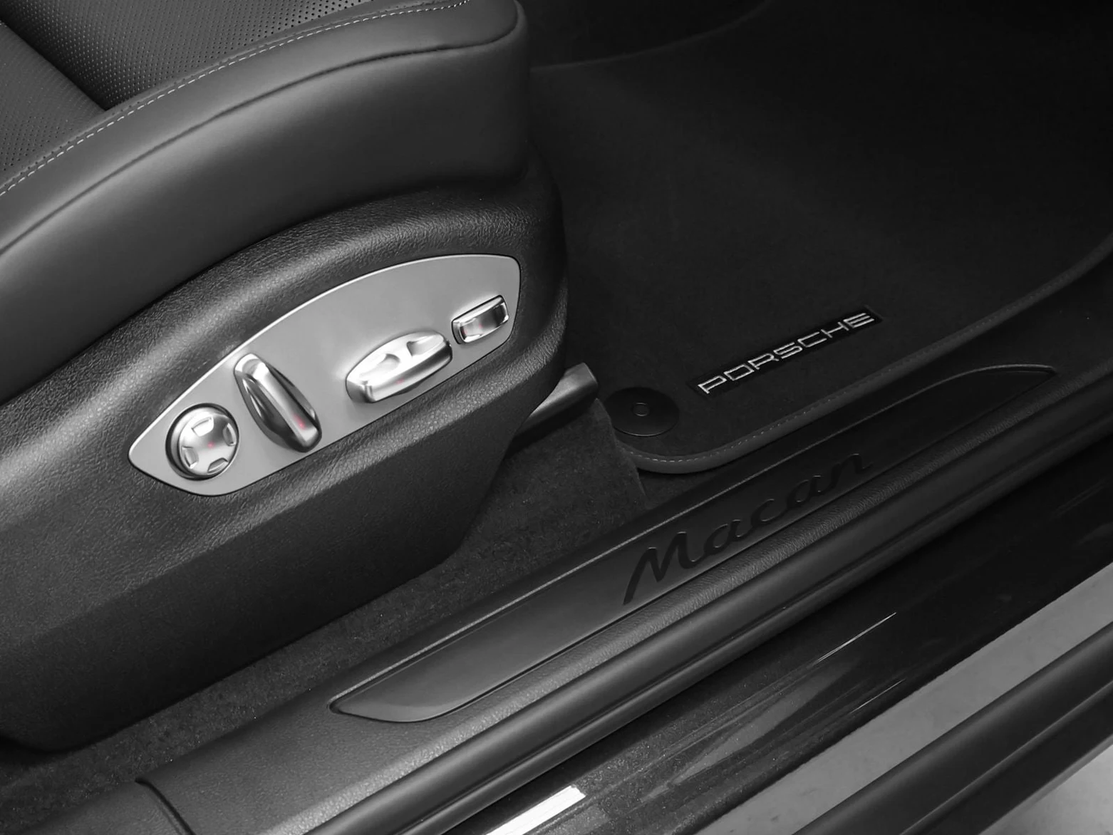 2026 Porsche Macan (95B), 19/20