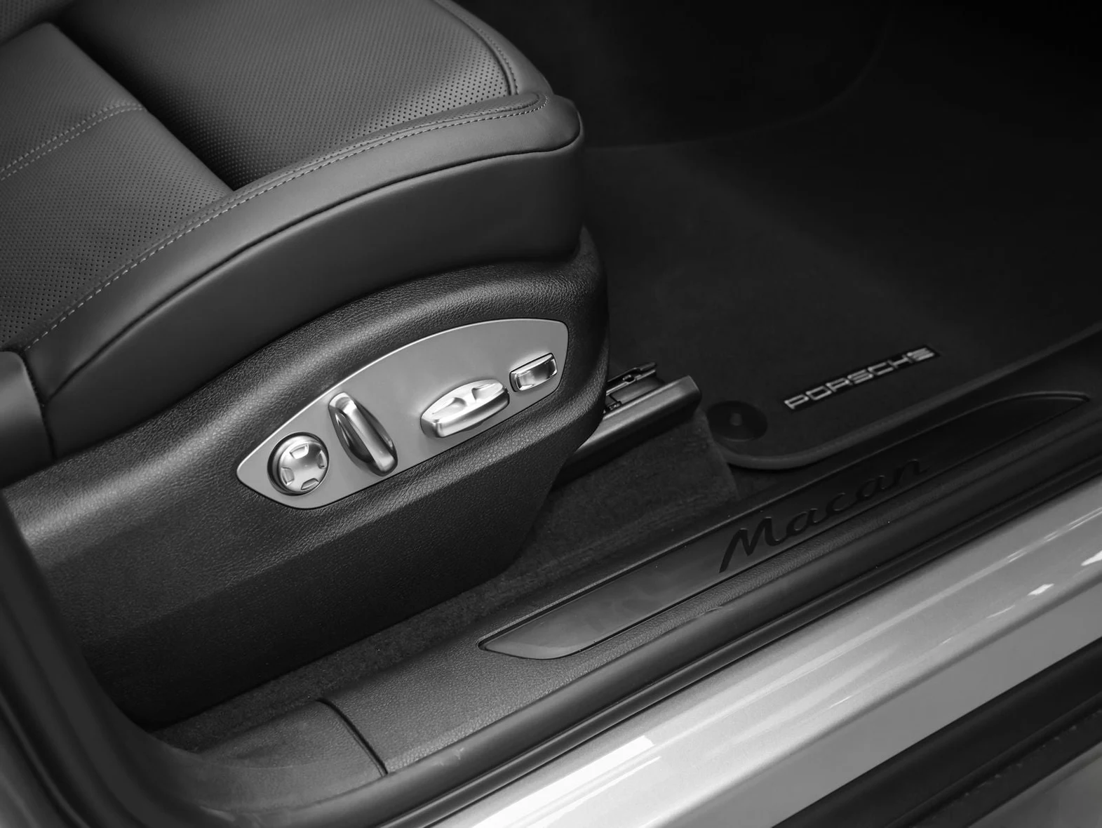 2026 Porsche Macan (95B), 18/20