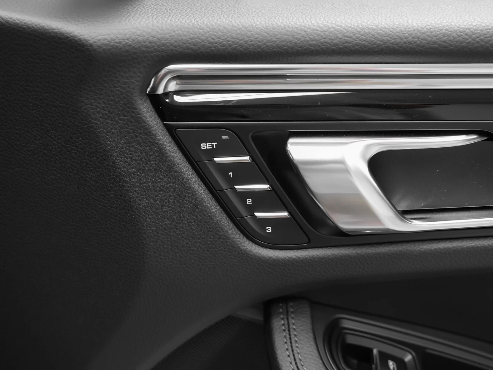 2026 Porsche Macan (95B), 19/20