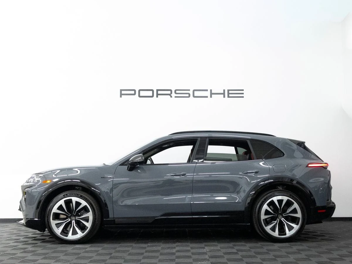 2026 Porsche Cayenne Turbo Electric (E4), 2/20