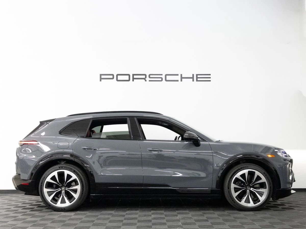 2026 Porsche Cayenne Turbo Electric (E4), 8/20