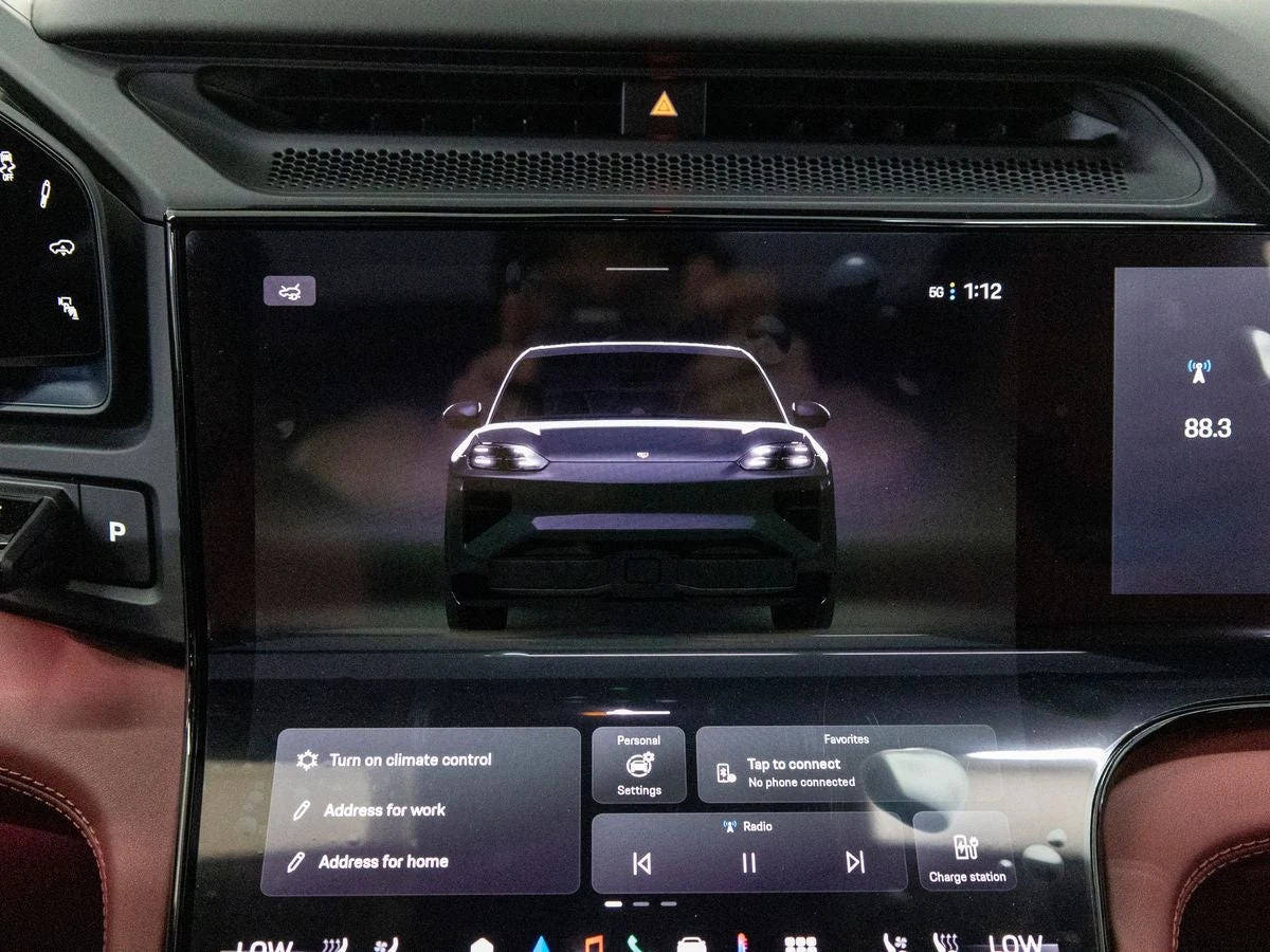 2026 Porsche Cayenne Turbo Electric (E4), 18/20