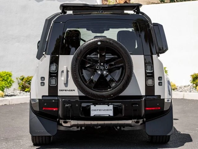 2026 Land Rover Defender 110 X-Dynamic SE (L663), 8/20