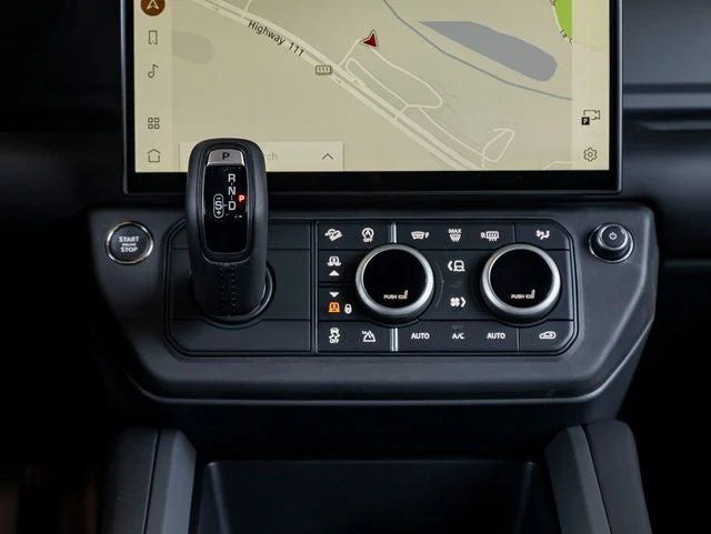 2026 Land Rover Defender 110 X-Dynamic SE (L663), 19/20