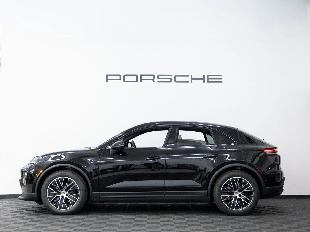 2026 Porsche Macan 4 Electric (XAB), 2/20
