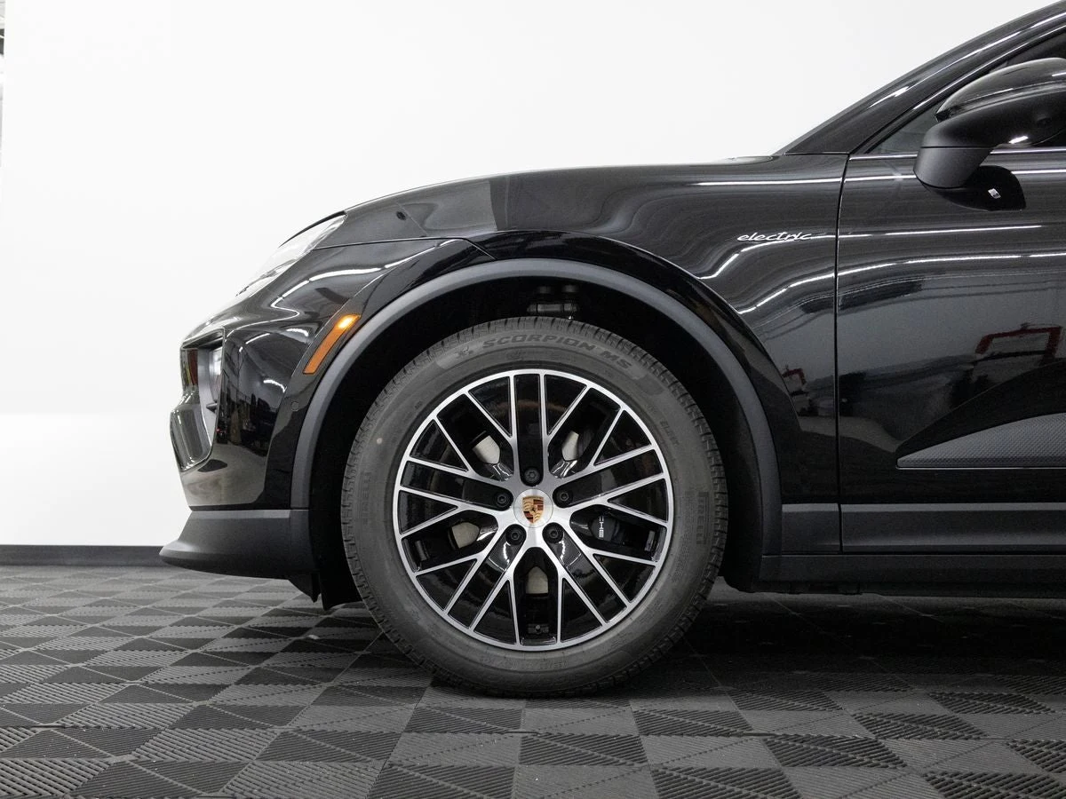 2026 Porsche Macan 4 Electric (XAB), 11/20