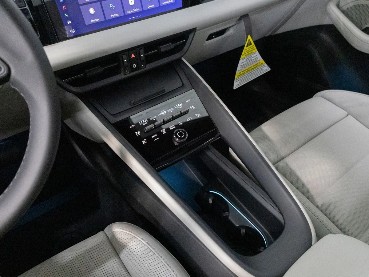 2026 Porsche Macan 4 Electric (XAB), 19/20