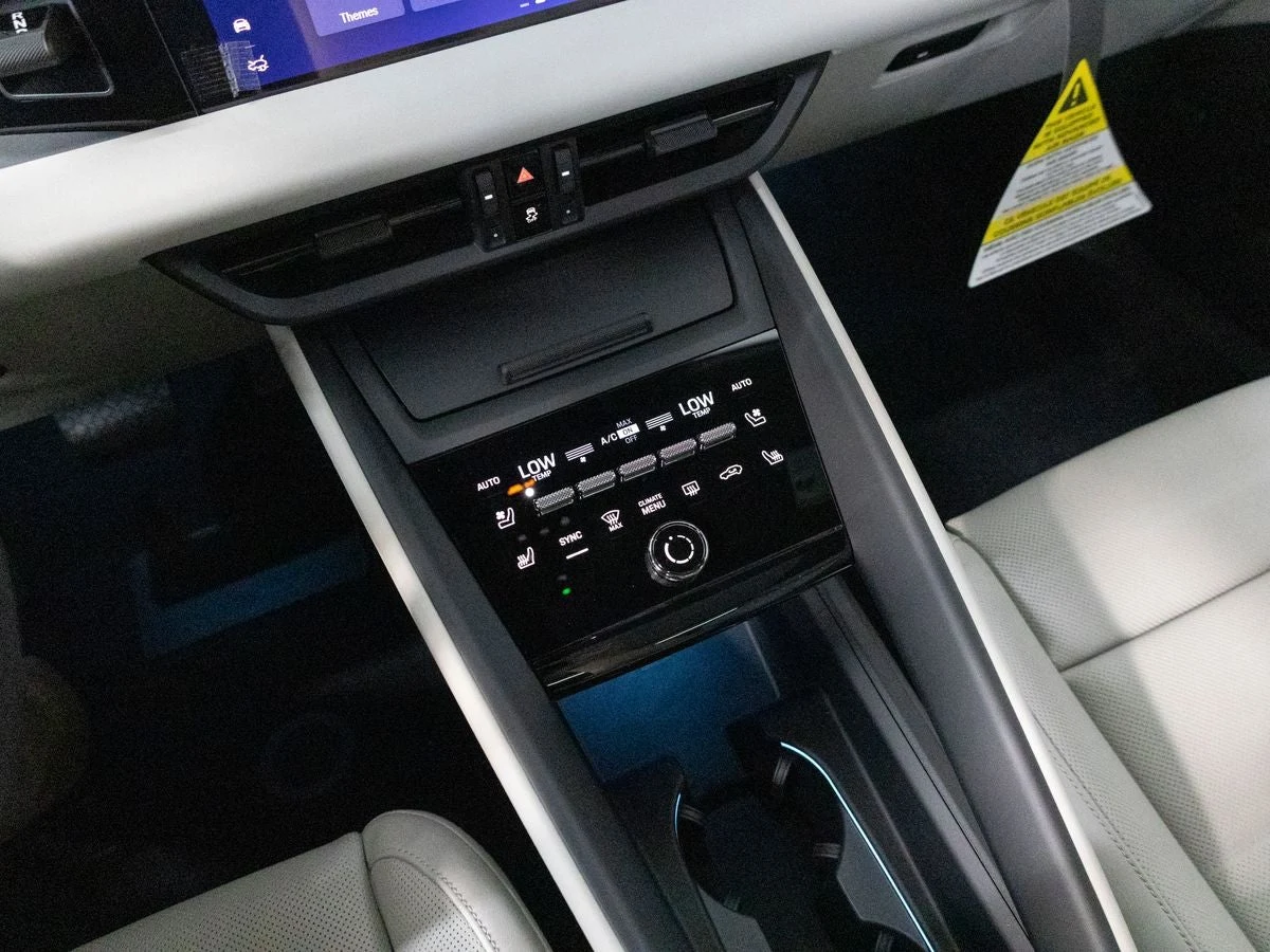 2026 Porsche Macan 4 Electric (XAB), 20/20