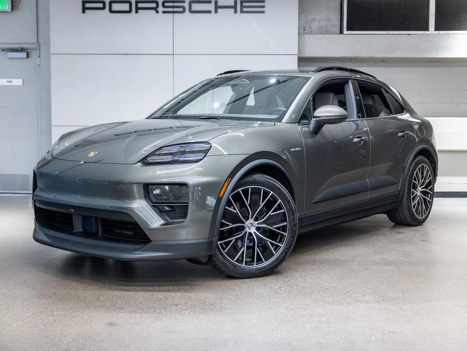 Porsche Macan 4 Electric (XAB) · Aventurine Green Metallic · Indigo Auto Group