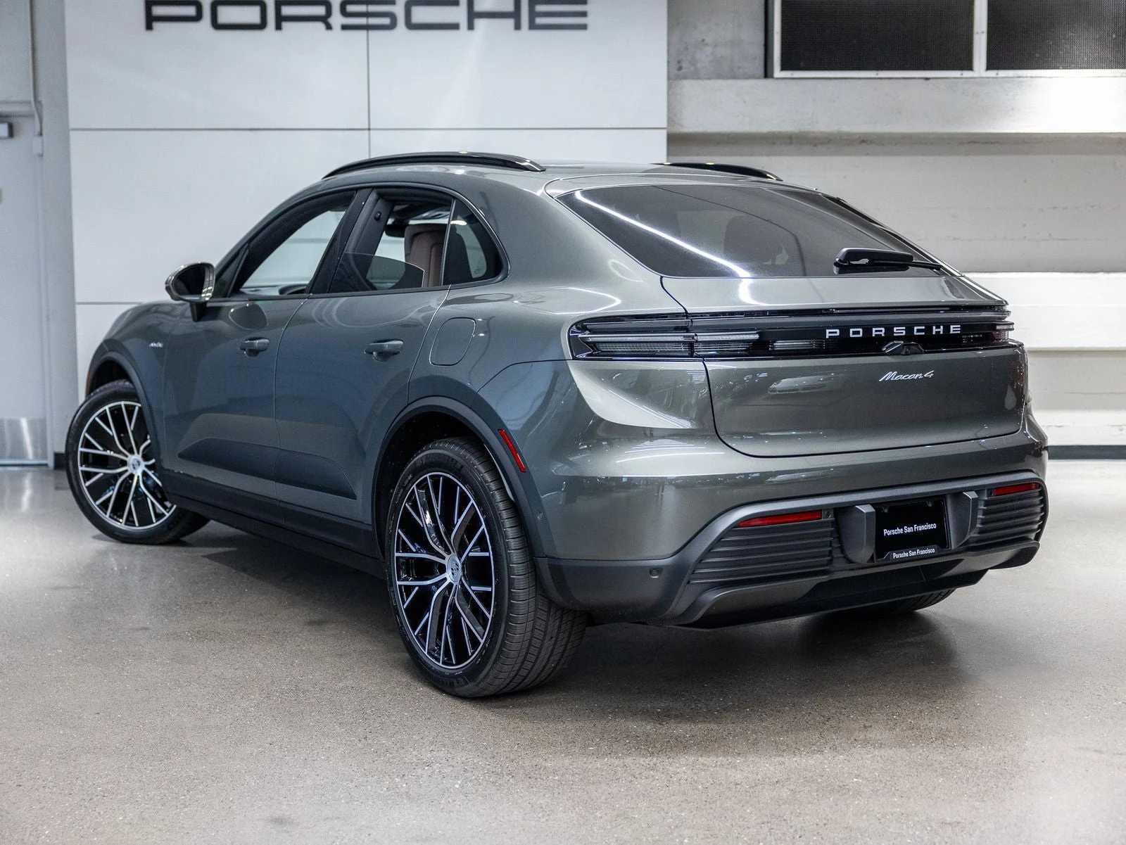 2026 Porsche Macan 4 Electric (XAB), 3/20