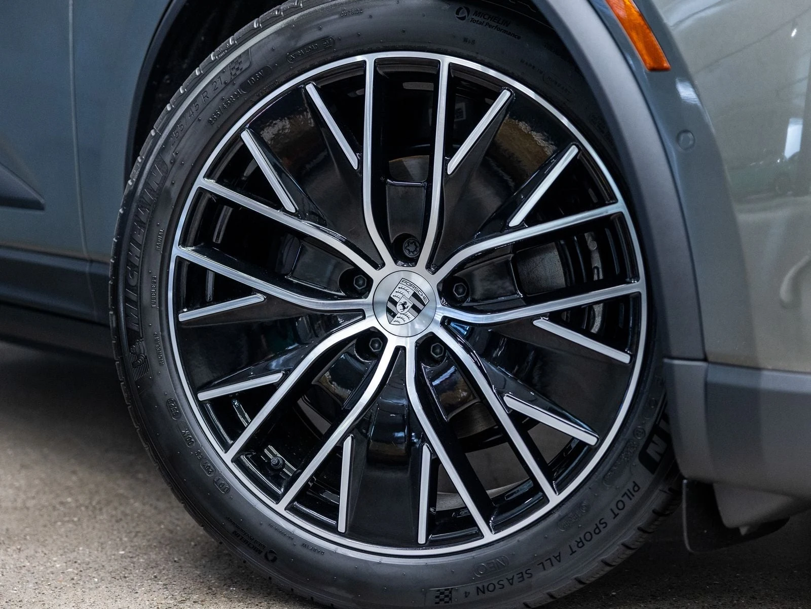 2026 Porsche Macan 4 Electric (XAB), 16/20