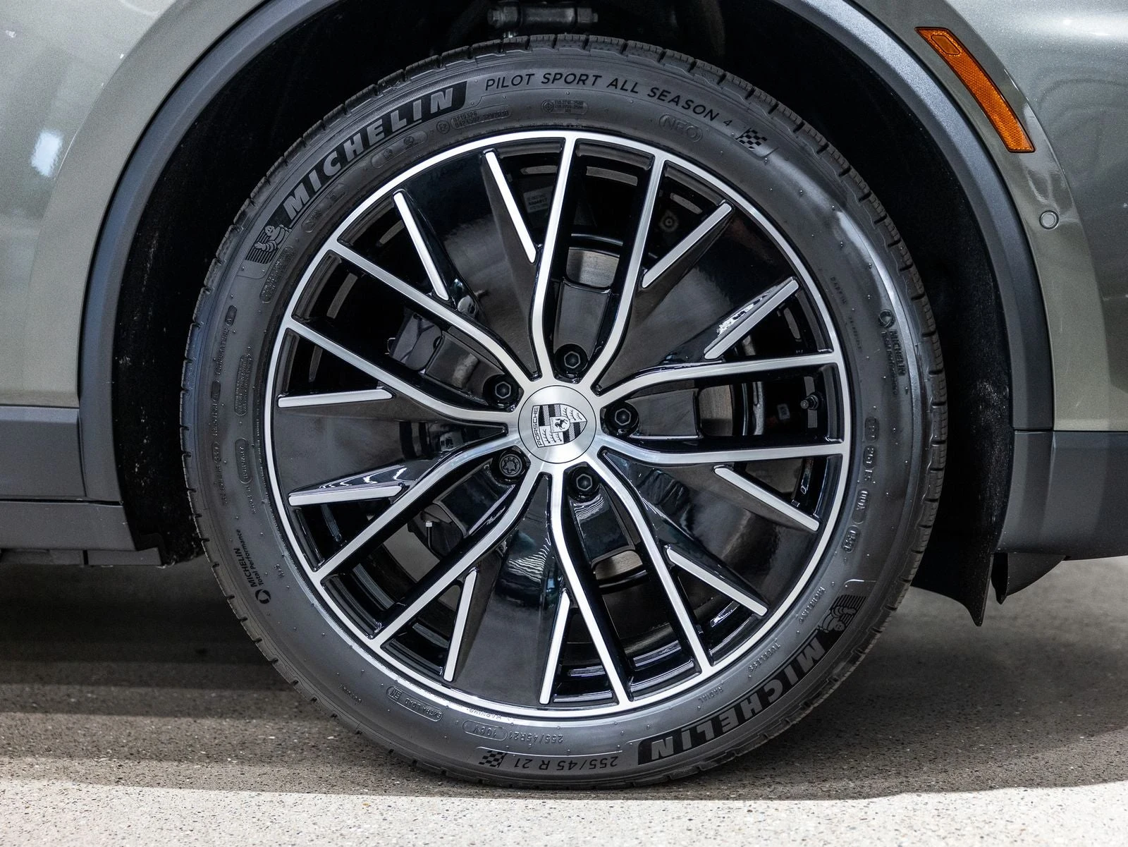 2026 Porsche Macan 4 Electric (XAB), 18/20