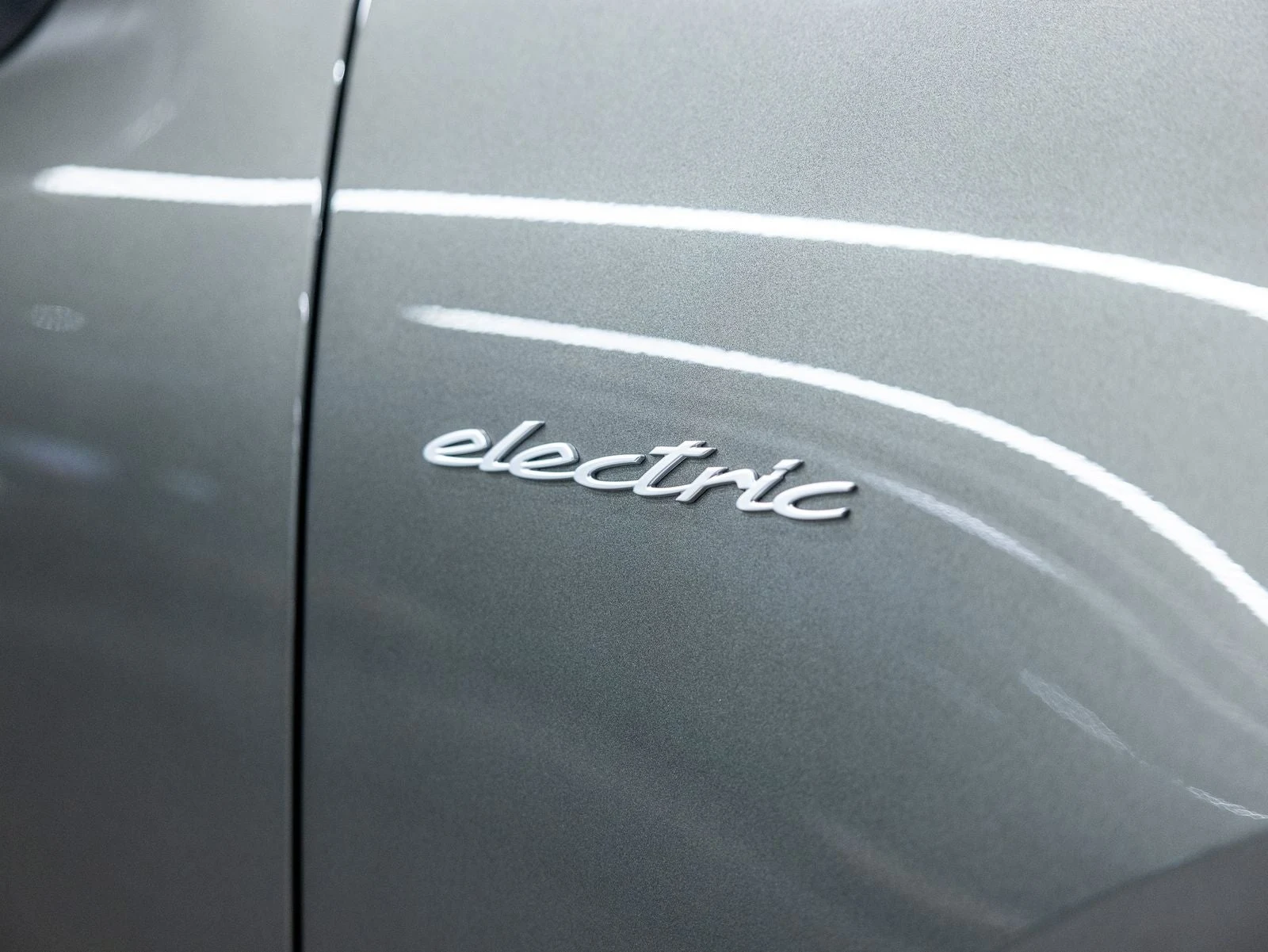 2026 Porsche Macan 4 Electric (XAB), 19/20