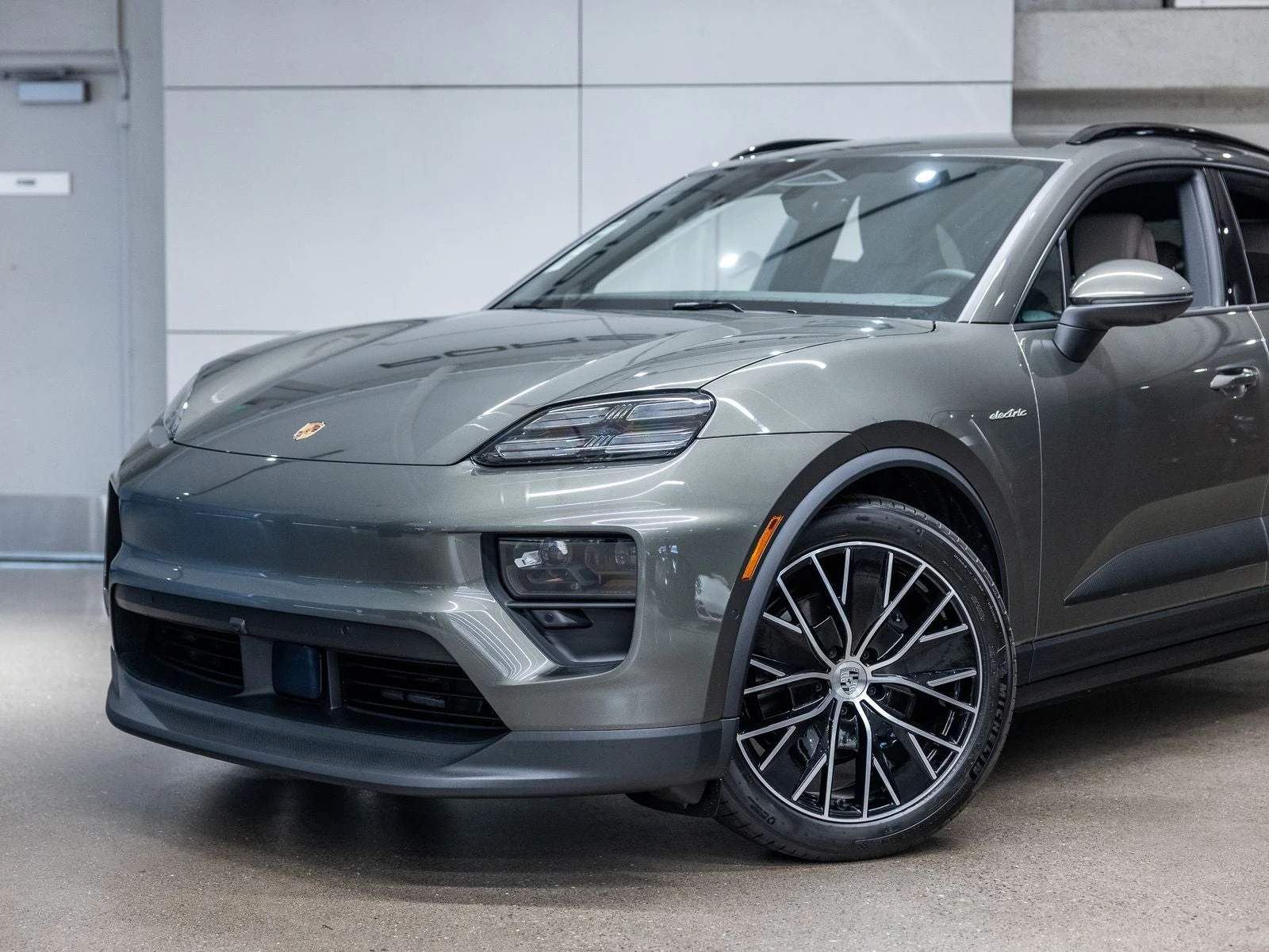 2026 Porsche Macan 4 Electric (XAB), 20/20