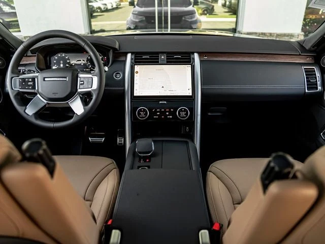 2026 Land Rover Discovery Dynamic SE (L462), 18/20