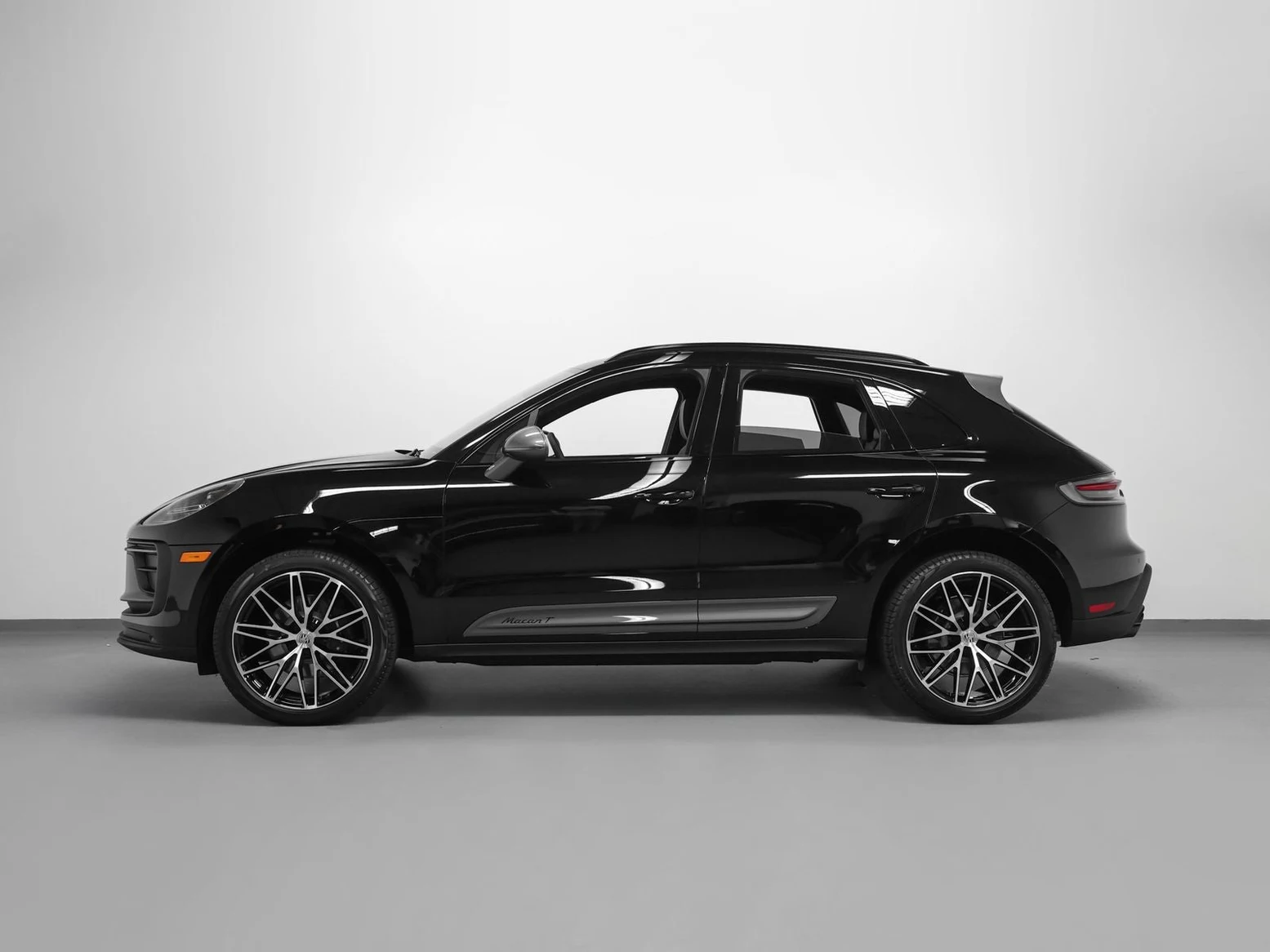 2026 Porsche Macan T (95B), 2/20
