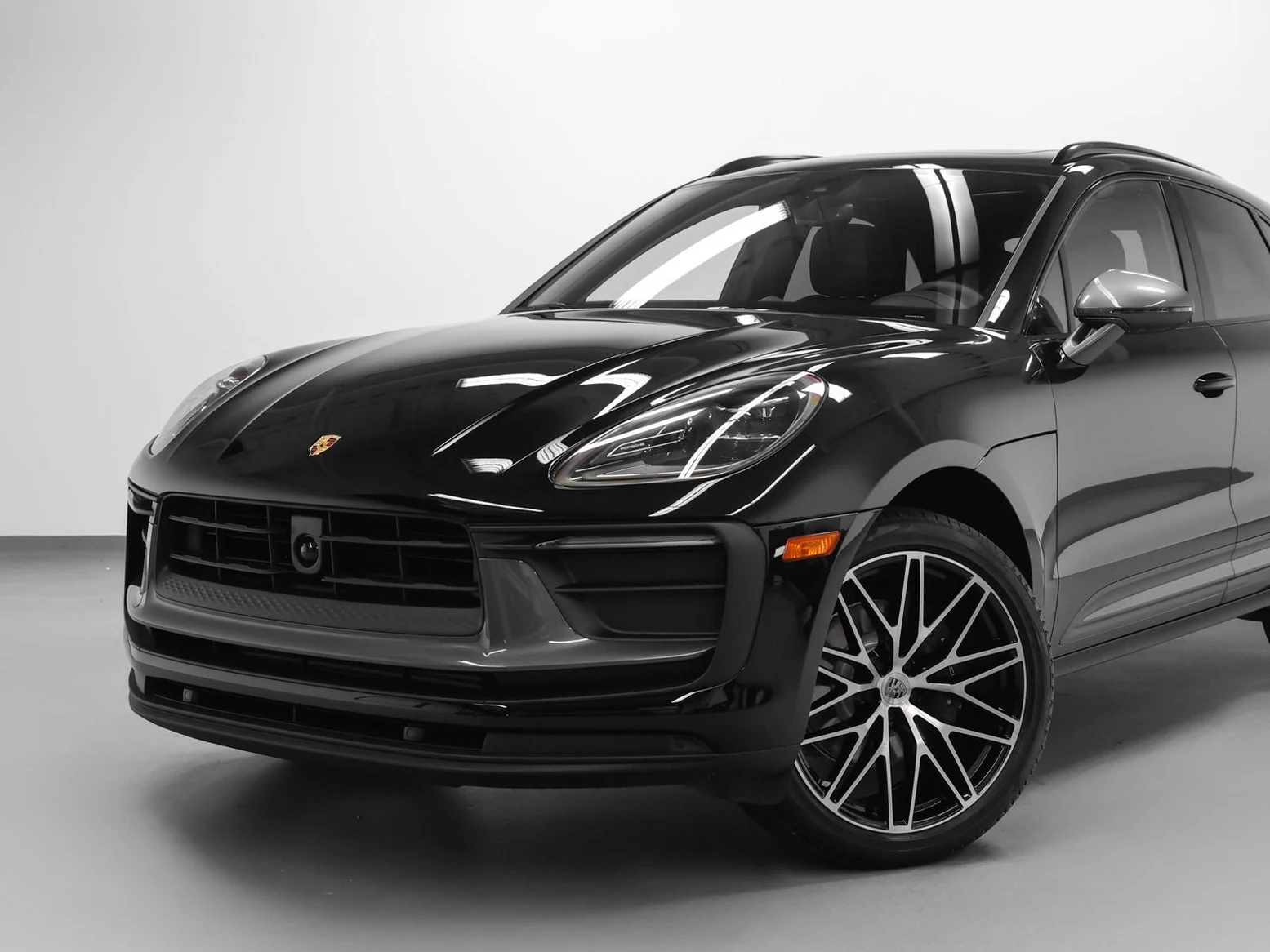 2026 Porsche Macan T (95B), 6/20
