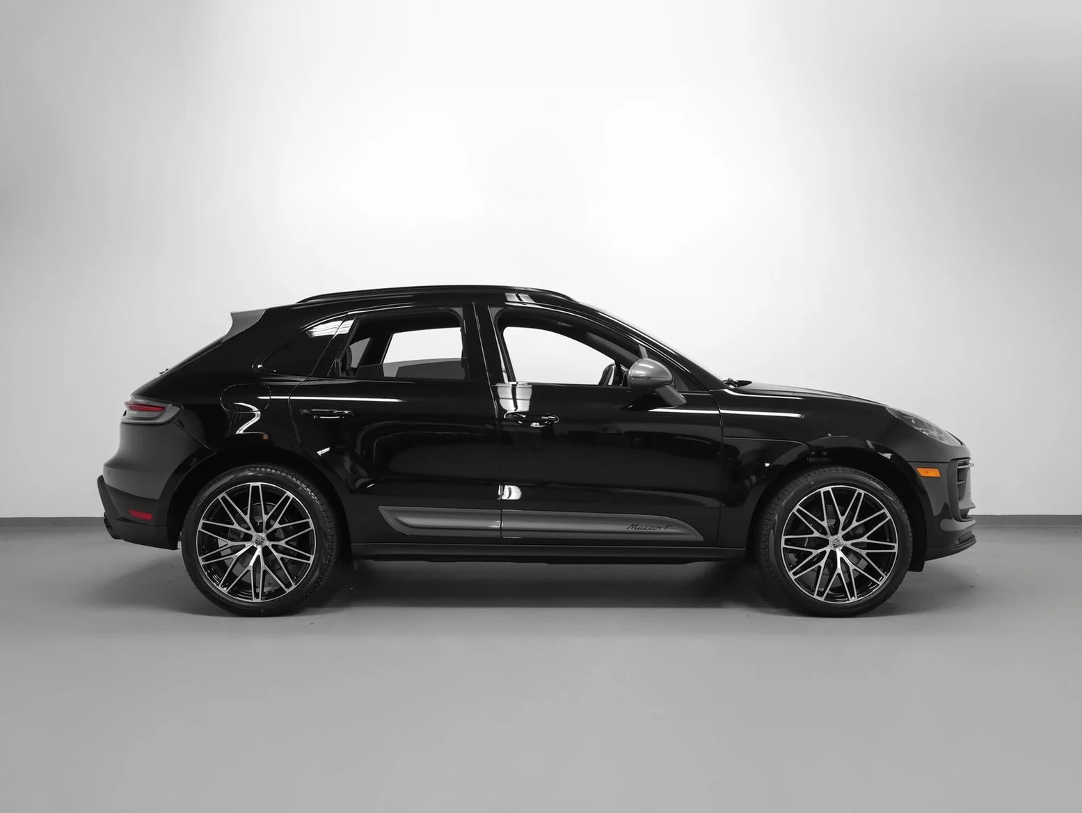2026 Porsche Macan T (95B), 12/20