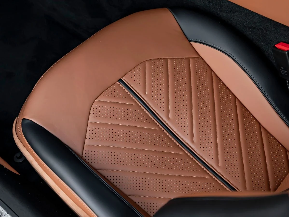 2026 Aston Martin DB12 S Volante, 17/20