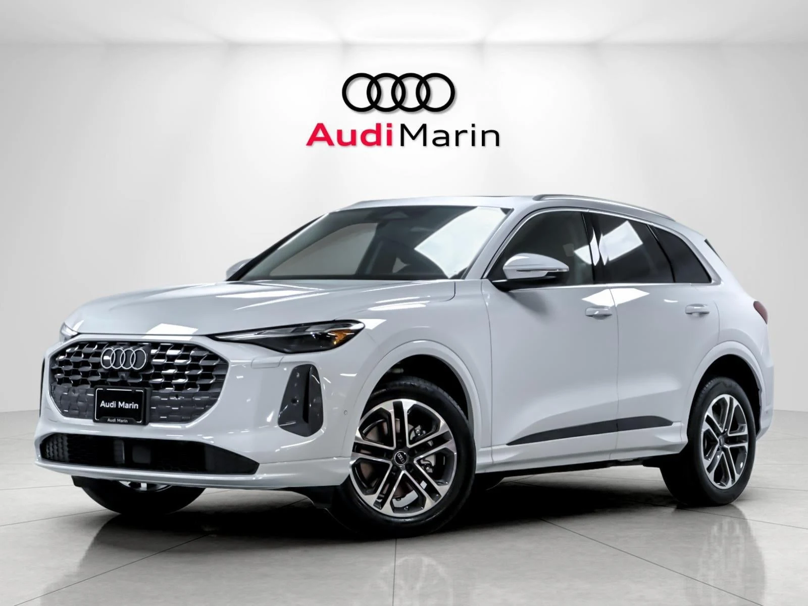 Audi Q5 Premium quattro (GU) · Glacier White Metallic · Indigo Auto Group