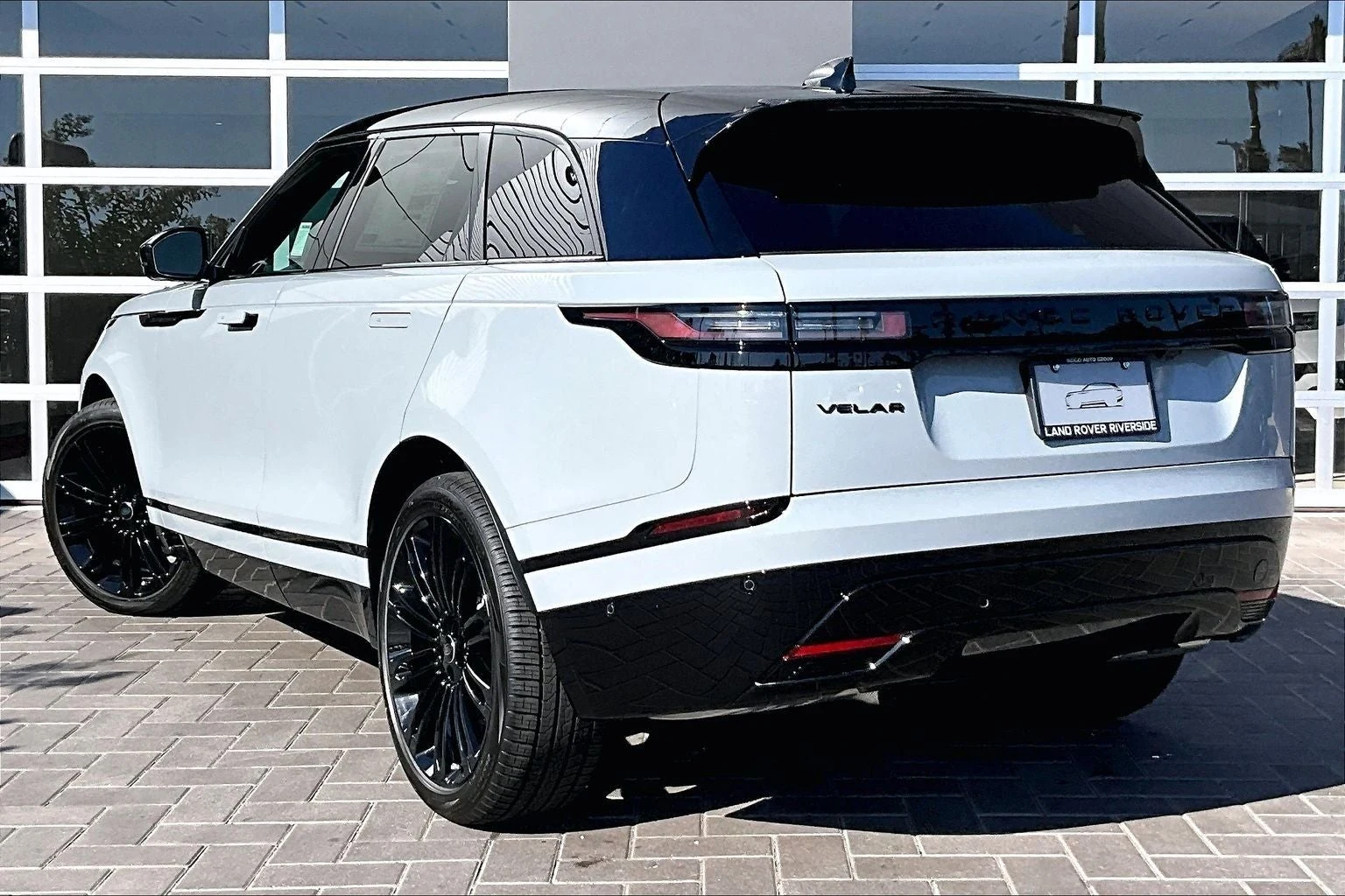 2026 Land Rover Range Rover Velar Dynamic SE (L560), 3/14