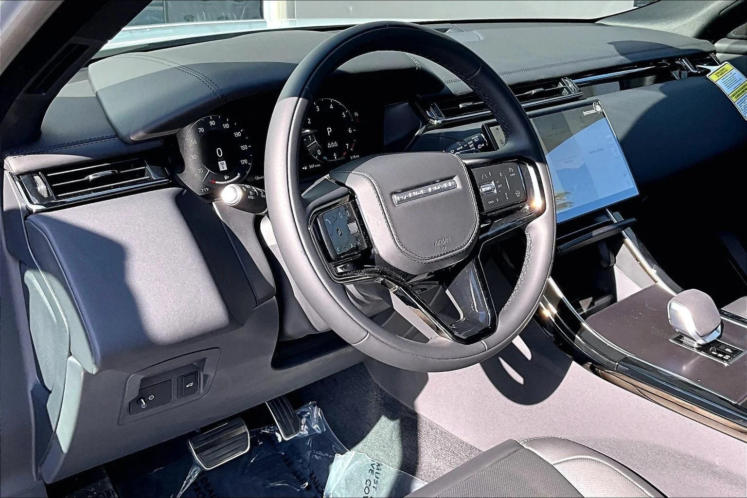 2026 Land Rover Range Rover Velar Dynamic SE (L560), 6/14