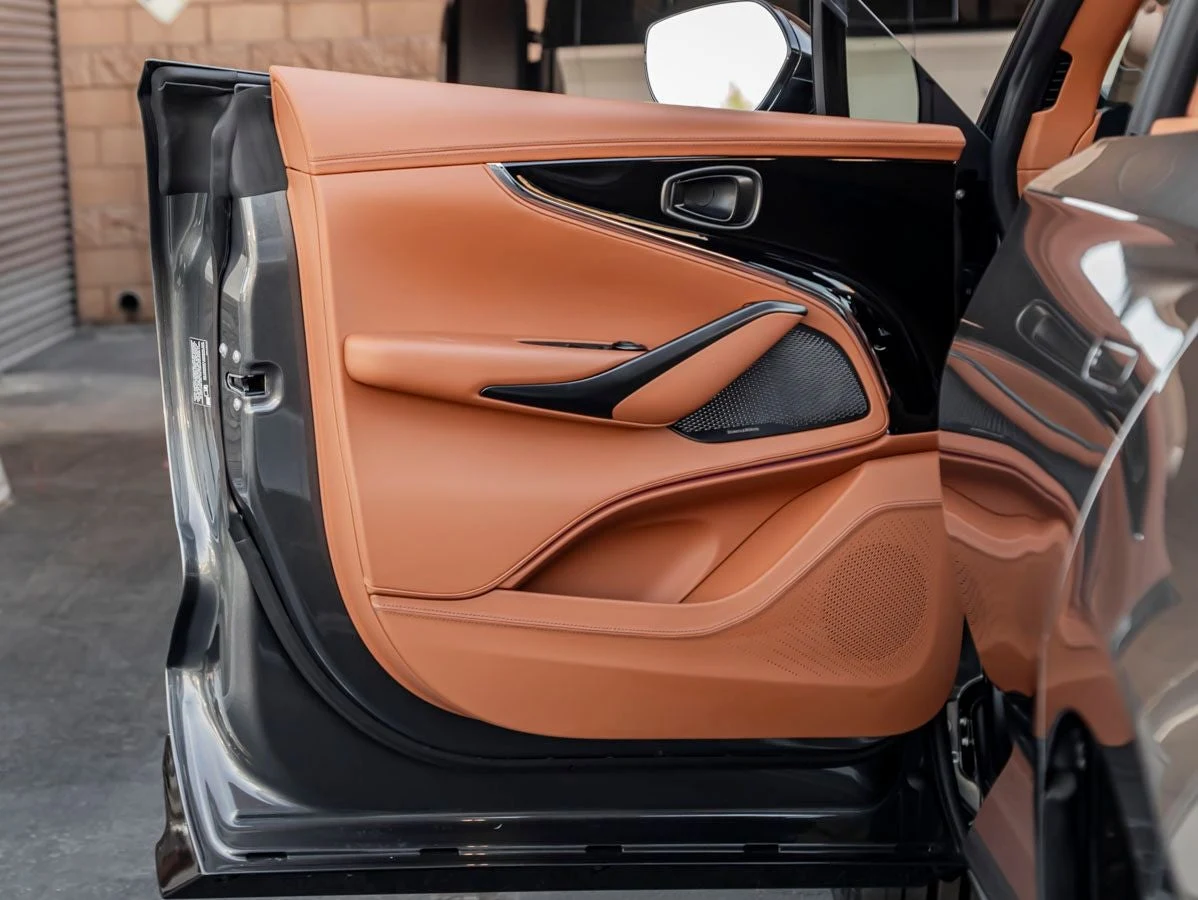 2026 Aston Martin DBX S, 13/20