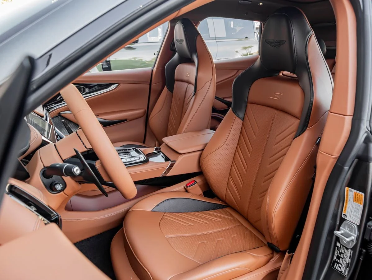 2026 Aston Martin DBX S, 14/20