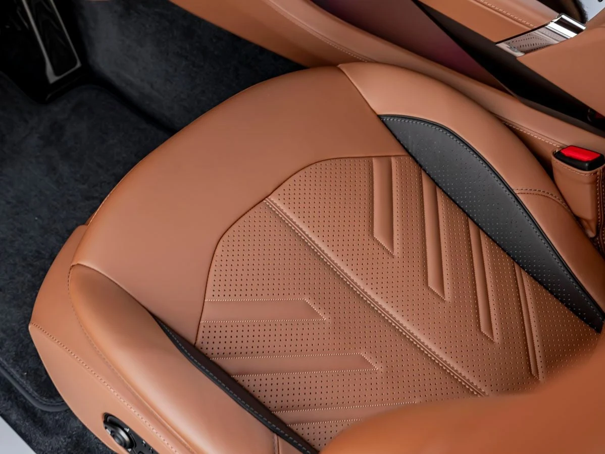2026 Aston Martin DBX S, 16/20