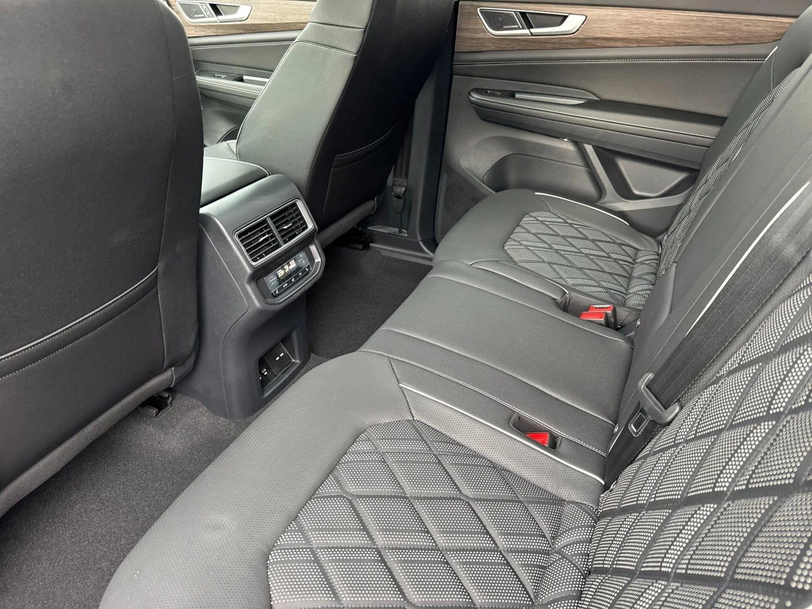2026 Volkswagen Atlas 2.0T SEL Premium R-Line (2024 Update), 11/20