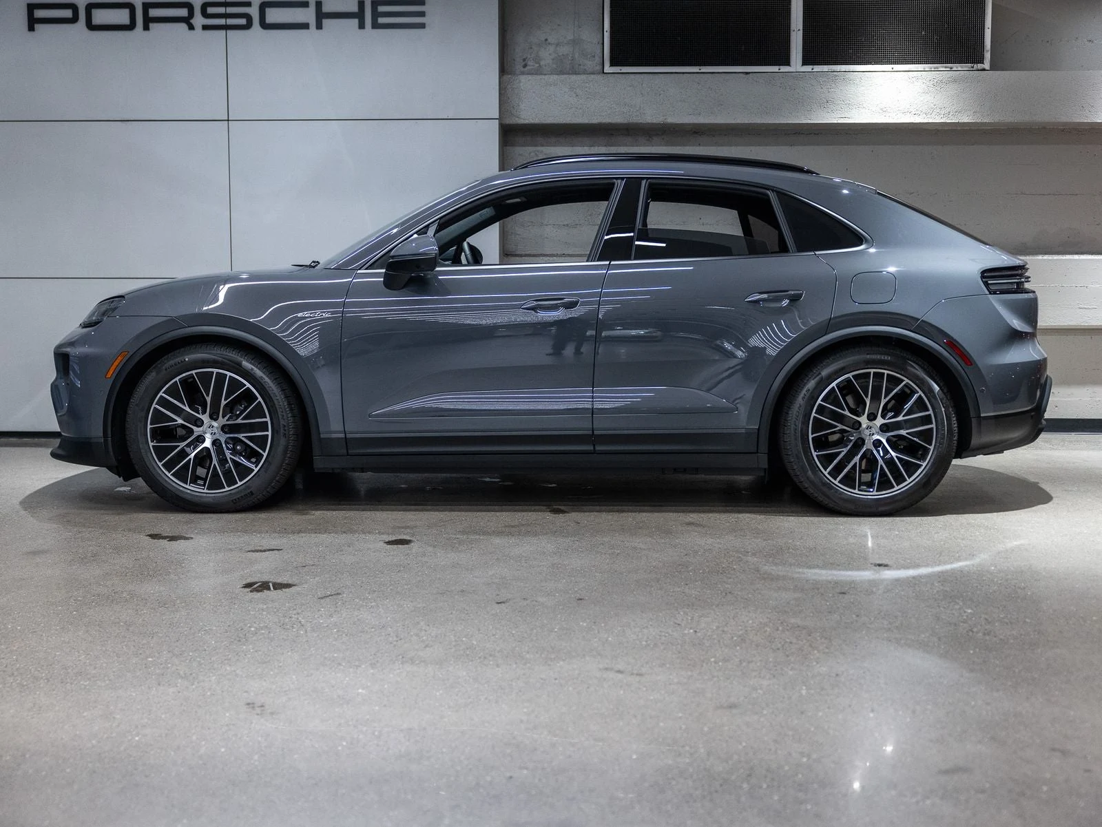 2026 Porsche Macan 4 Electric (XAB), 2/20